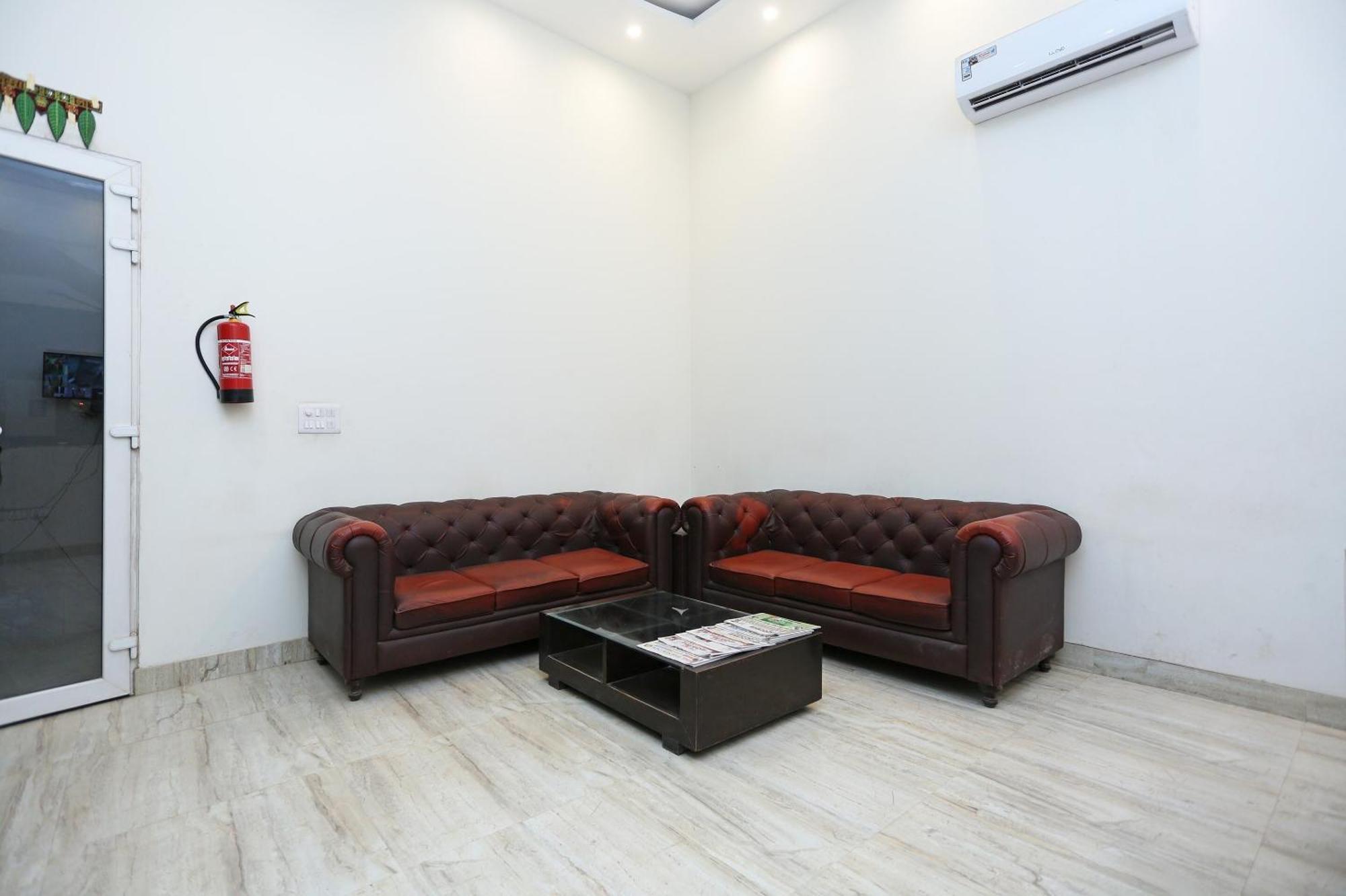 Hotel O Lakshya 3*