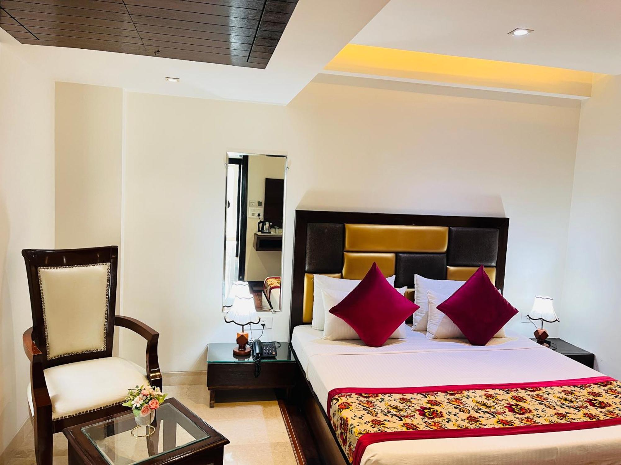Hotel Aura Ip Grand Karkardooma Metro Station Couple Friendly