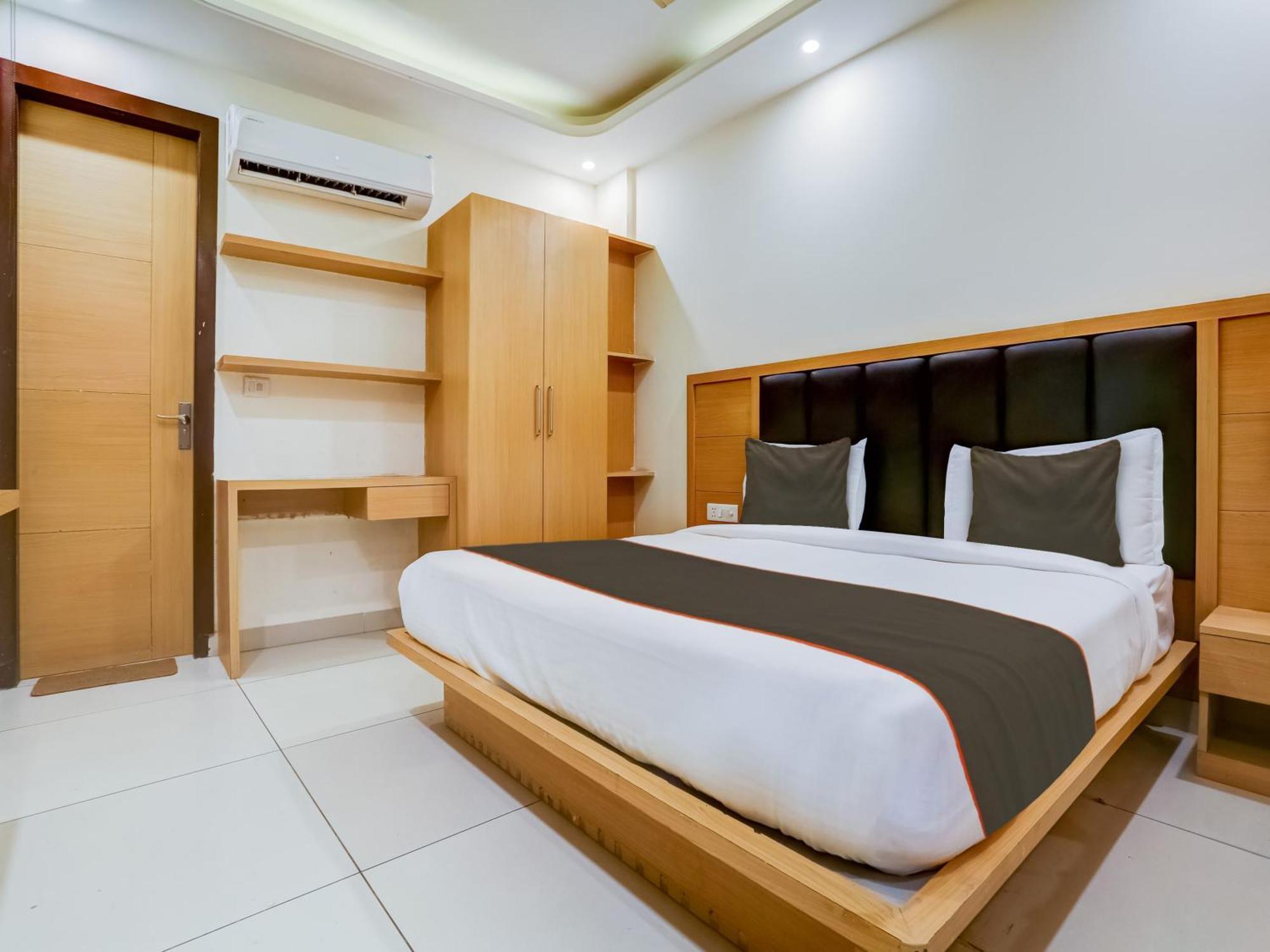 Collecion O White House Hotel 4*