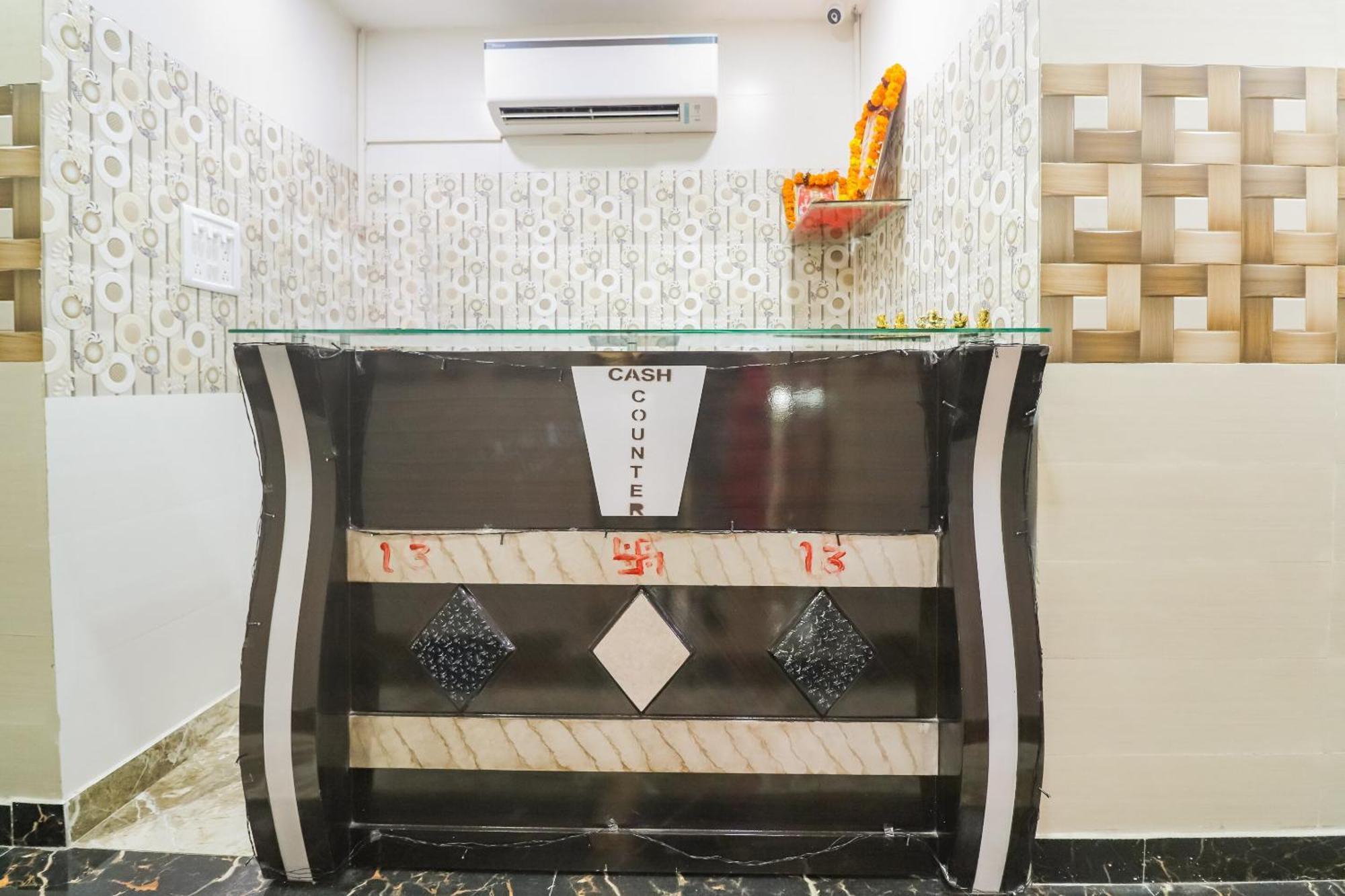 Hotel Oyo Flagship The Heights New Delhi