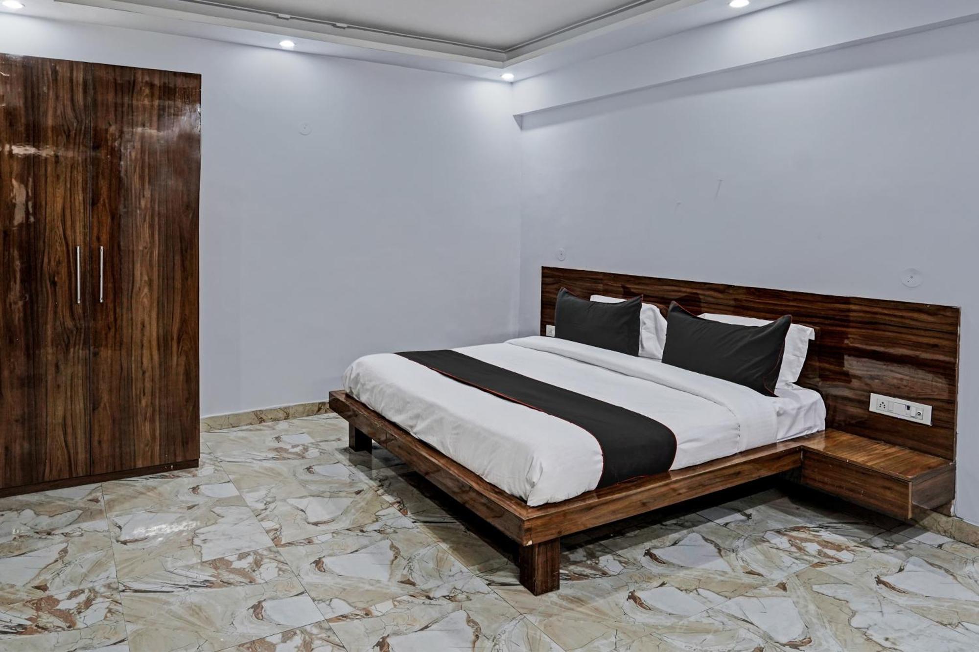 Hotel Collection O Grand King 4*