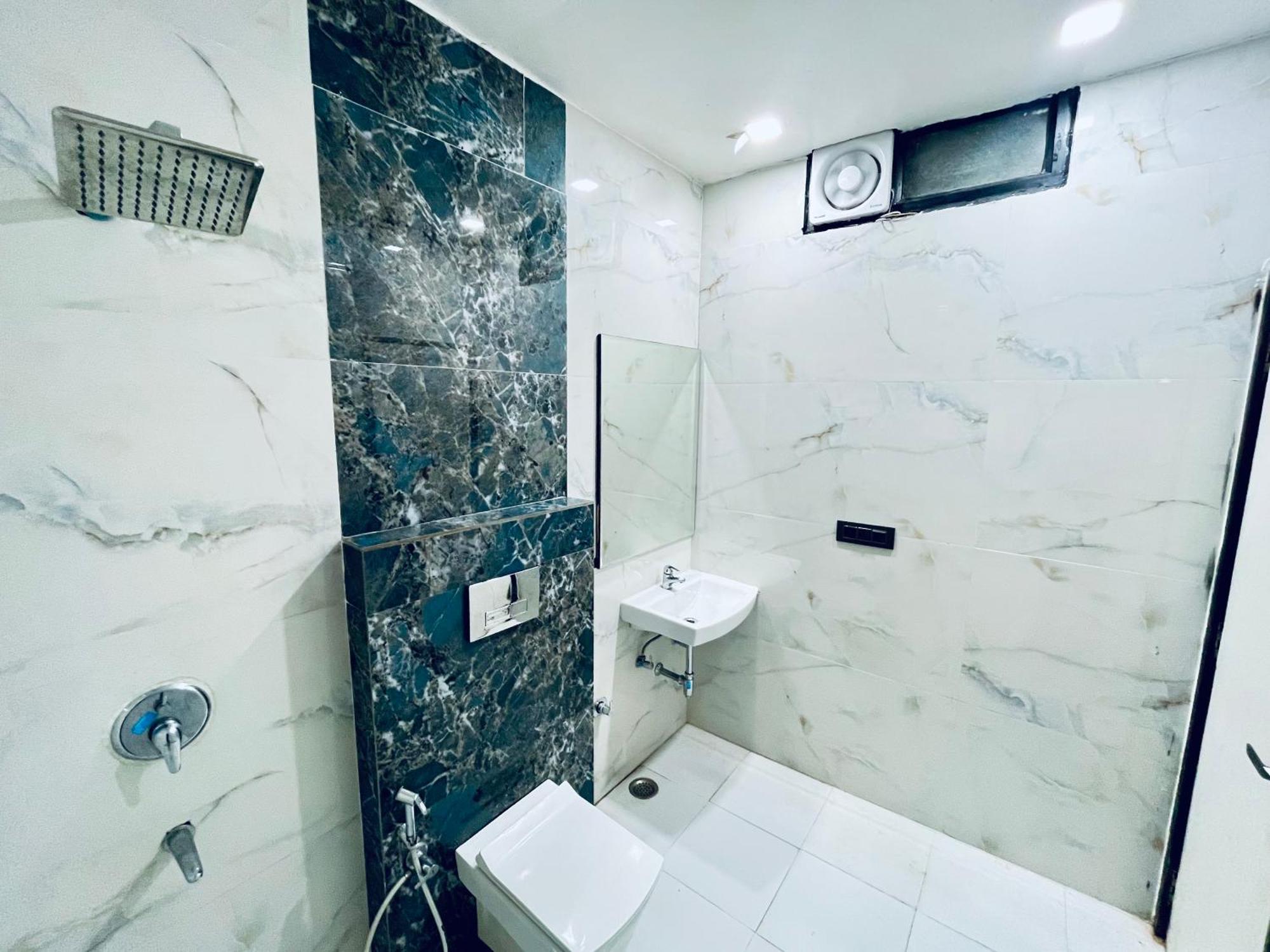 Hotel Ashoka Karol Bagh Delhi 3*