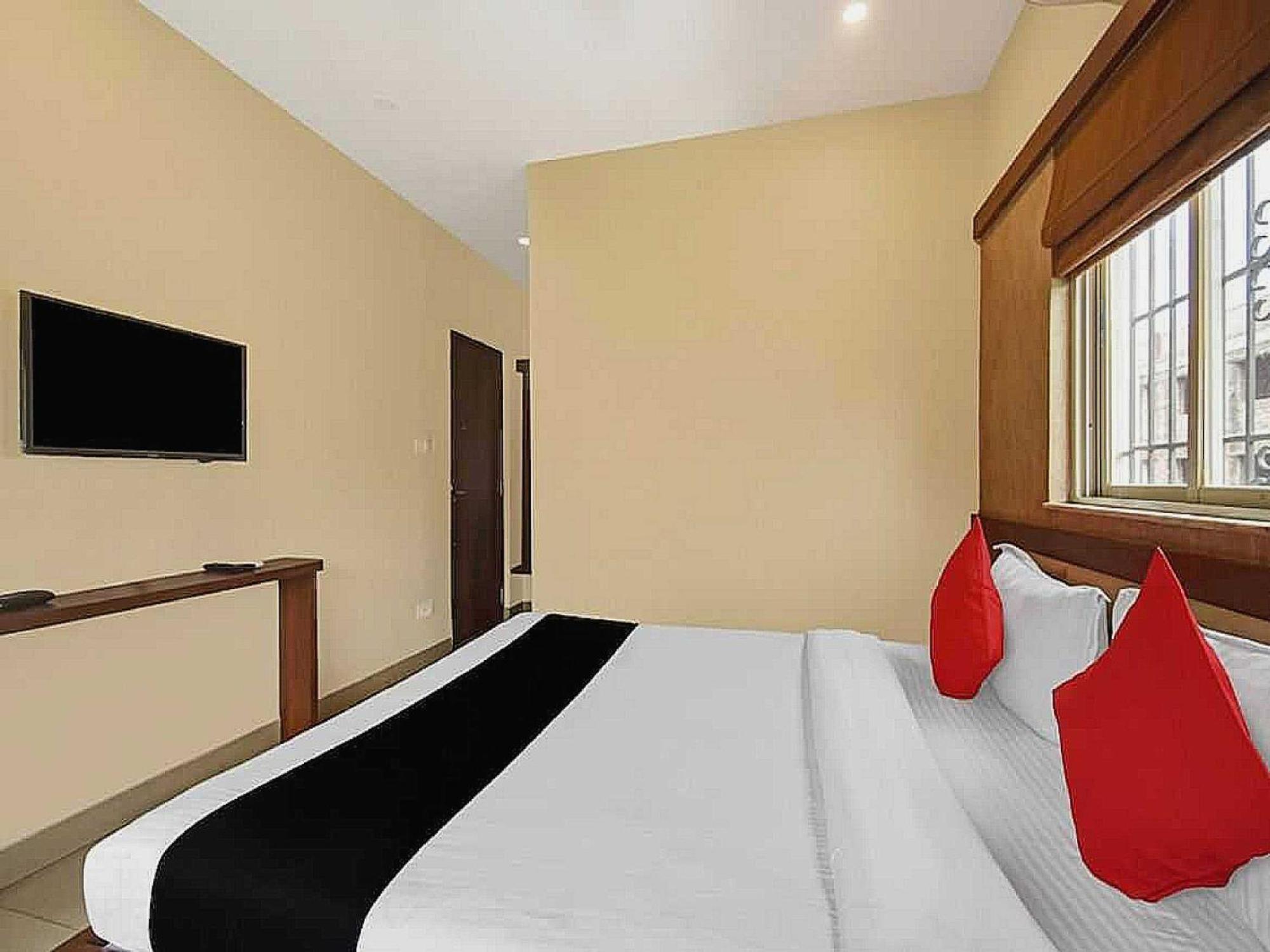 O Roshan's Near Dilshad Garden Metro Station 3*