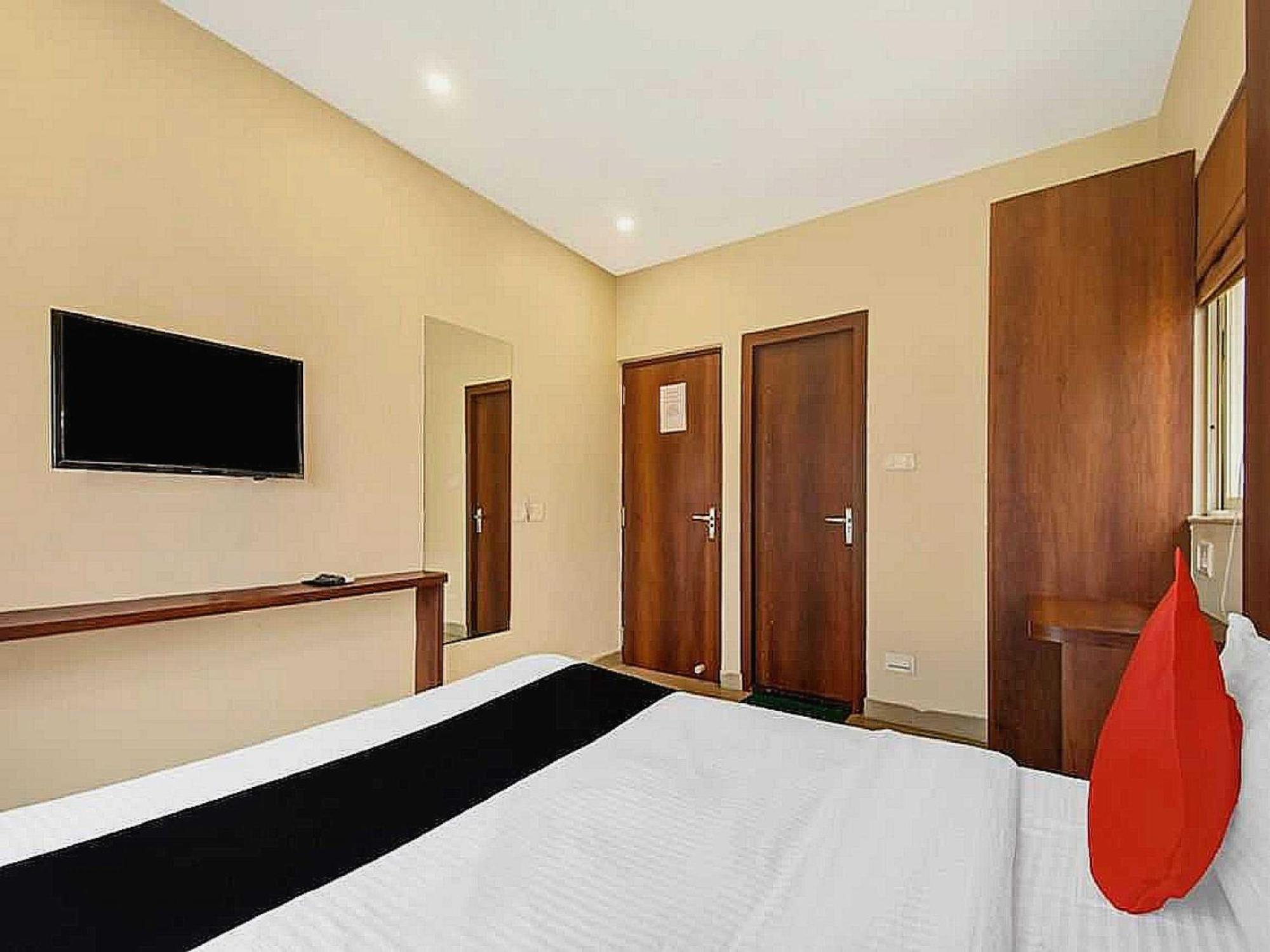 Hotel O Roshan's Near Dilshad Garden Metro Station 3*