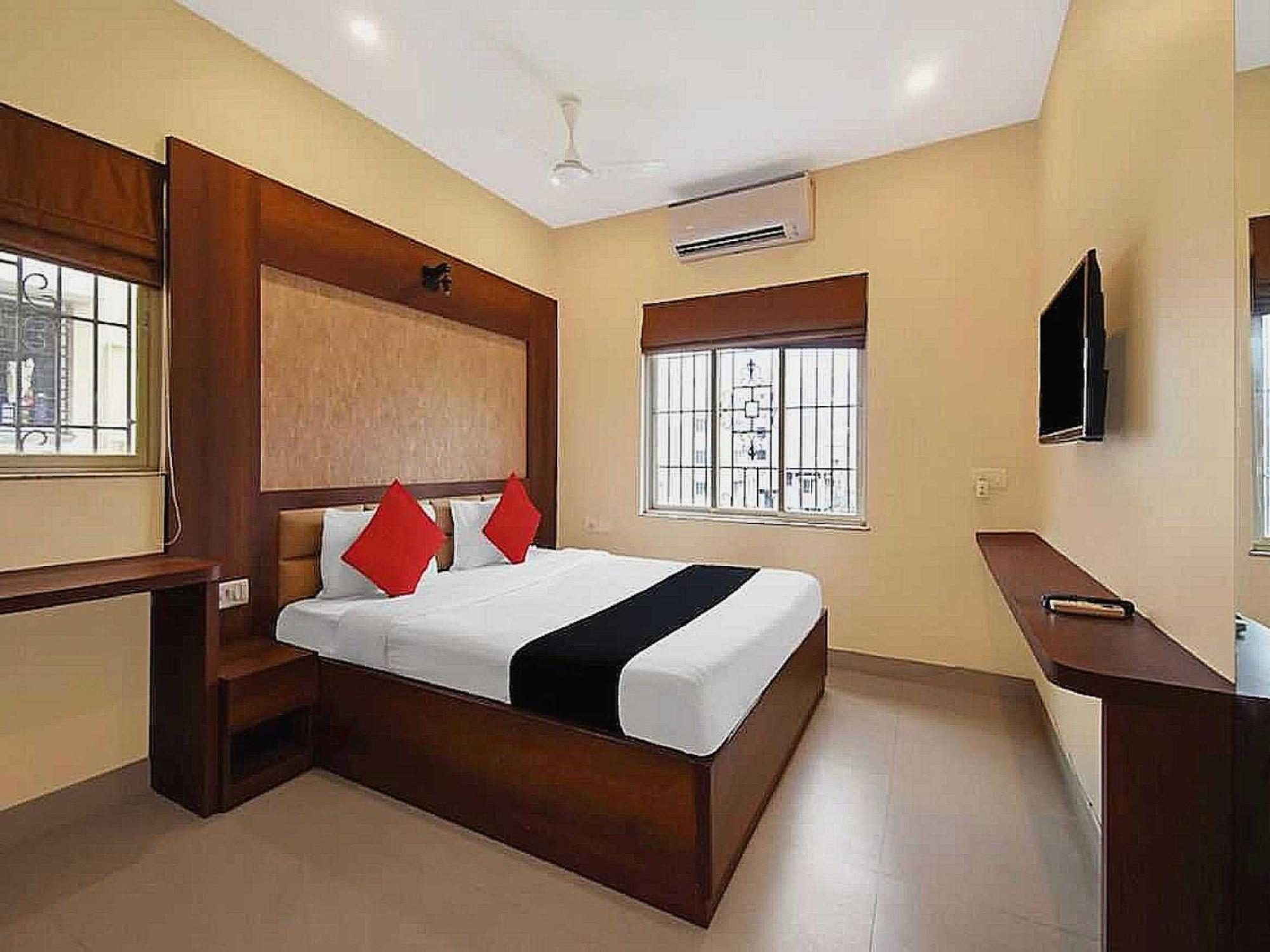 Hotel O Roshan's Near Dilshad Garden Metro Station