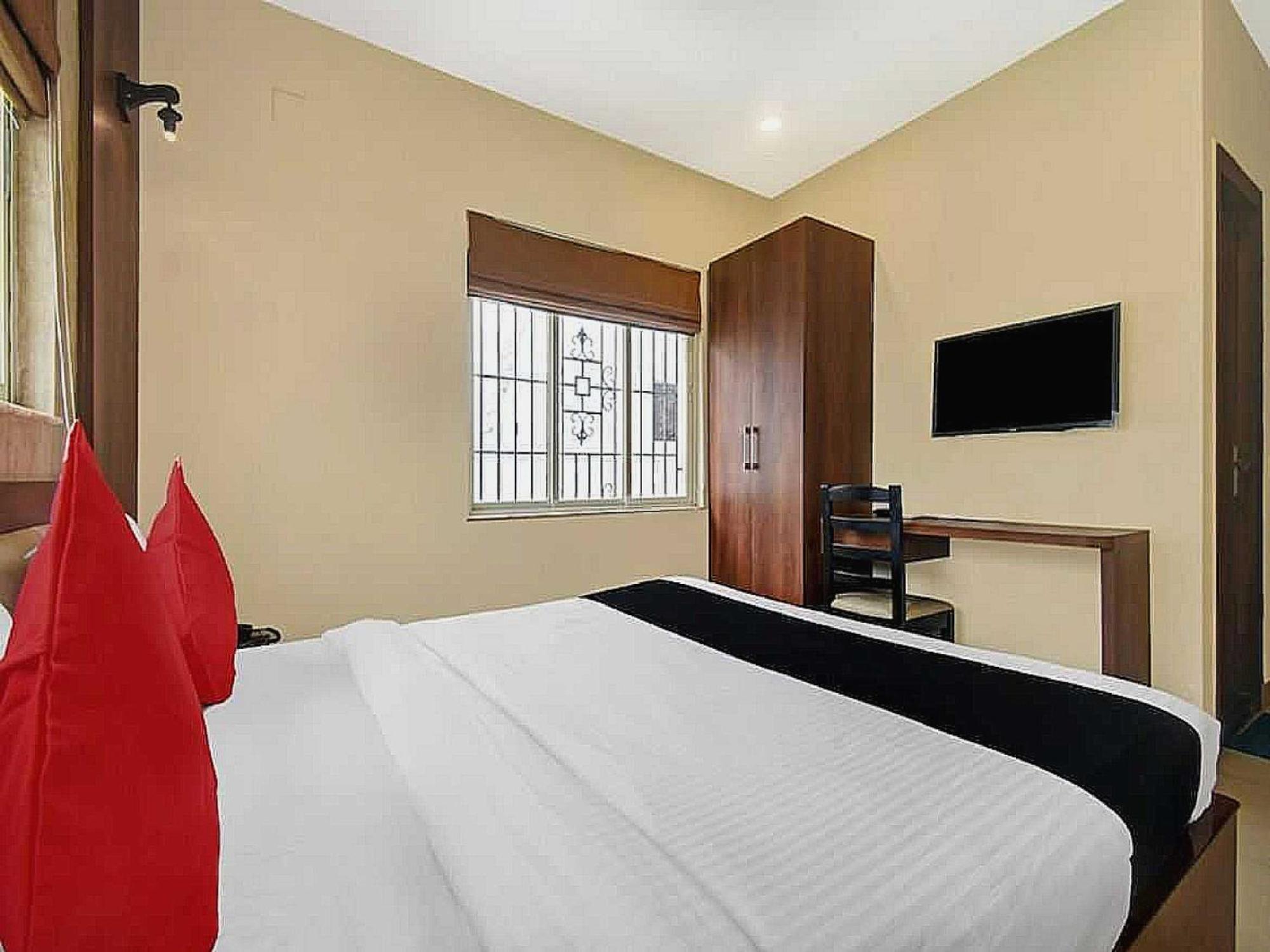 Hotel O Roshan's Near Dilshad Garden Metro Station 3*