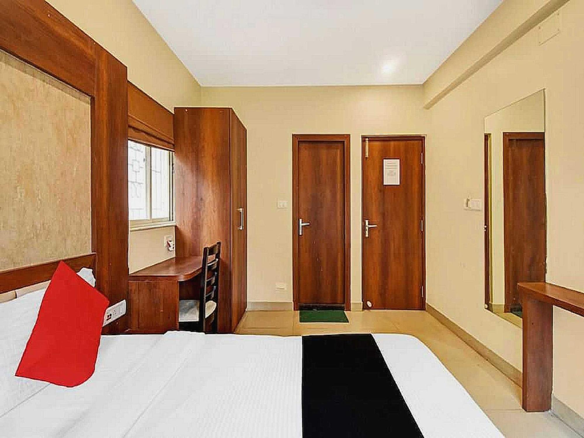 O Roshan's Near Dilshad Garden Metro Station Hotel