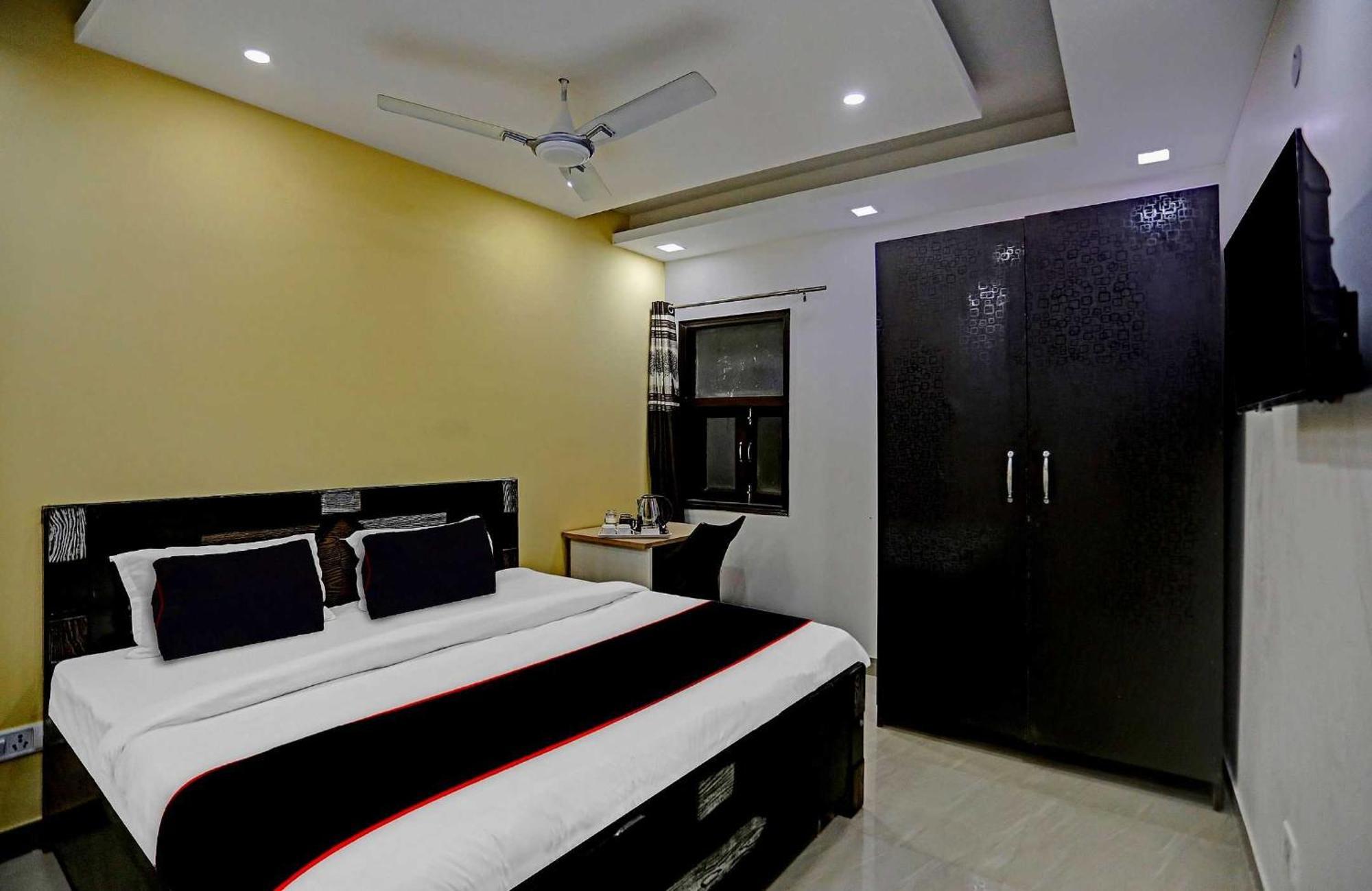Hotel Collection O Nirvana Residency Near Lotus Temple 4*