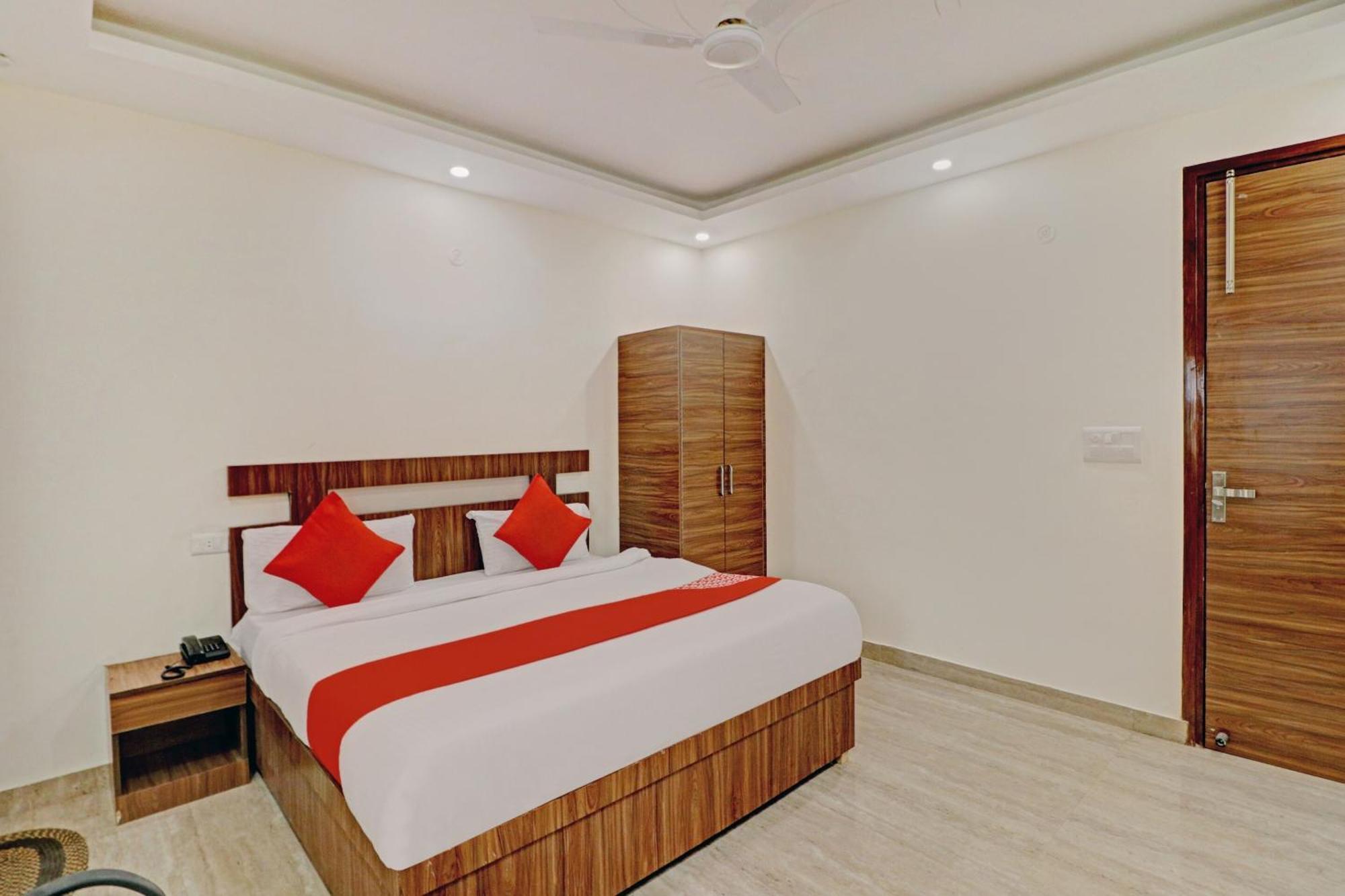 Oyo Flagship 80946 Galaxy Palace