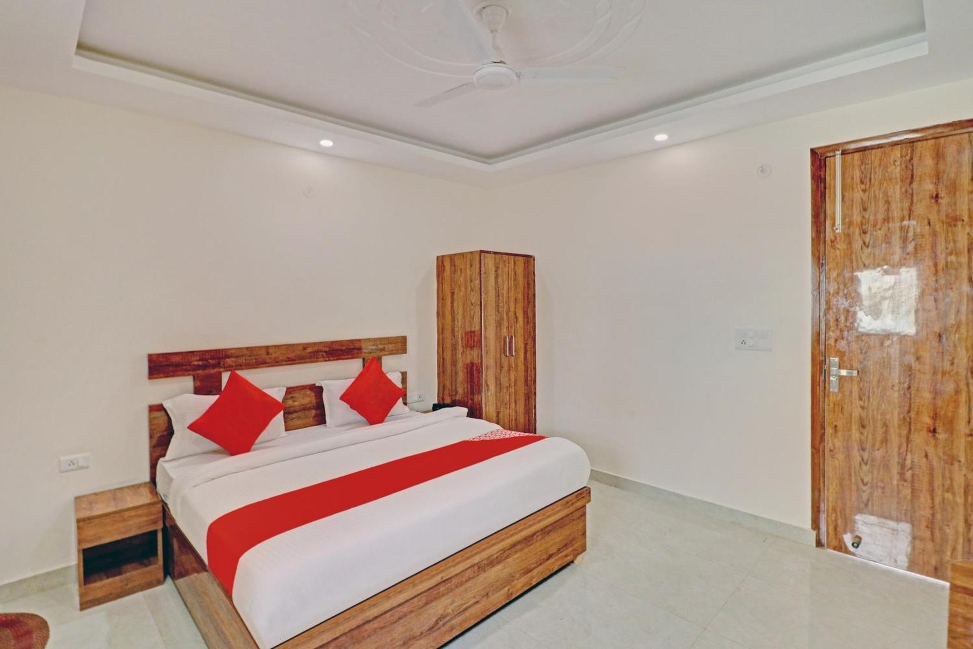 Hotel Oyo Flagship 80946 Galaxy Palace Delhi (National Capital Territory of India)