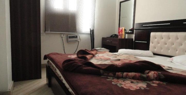 Poonam International Hotel