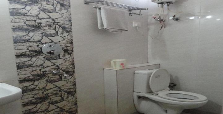 Poonam International 2*