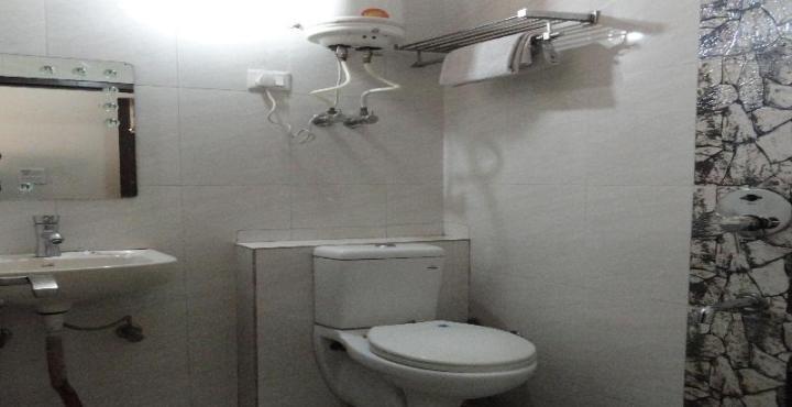 Hotel Poonam International 2*