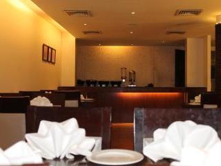 Lotus Airport Hotel, Hotel