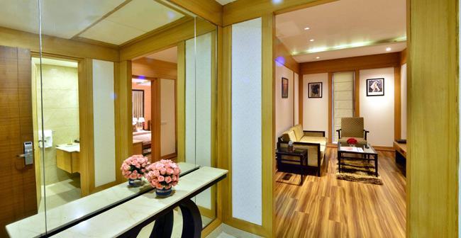 Grand Notting Hills And 4* New Delhi