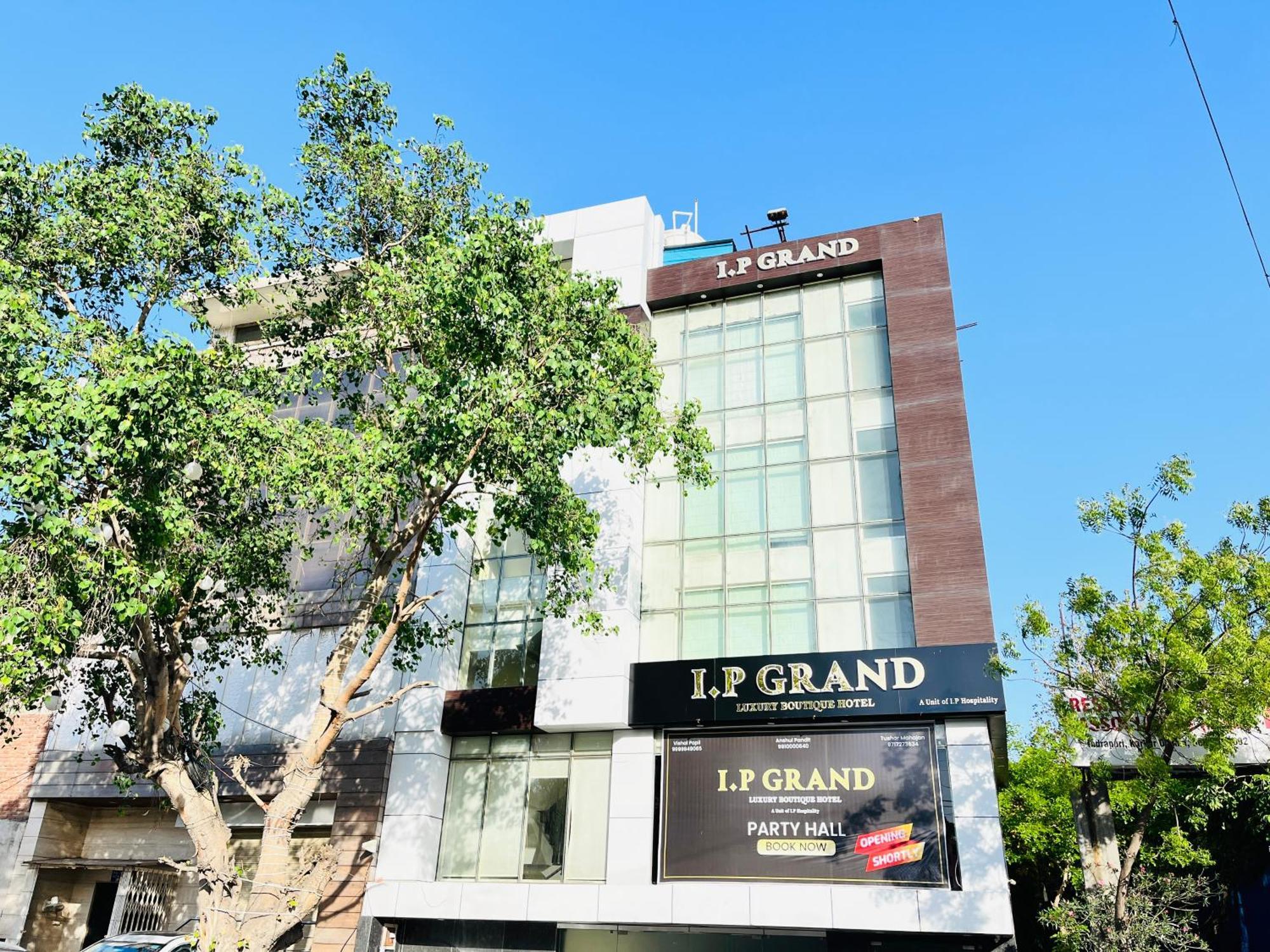 Aura Ip Grand Karkardooma Metro Station Couple Friendly Hotel New Delhi