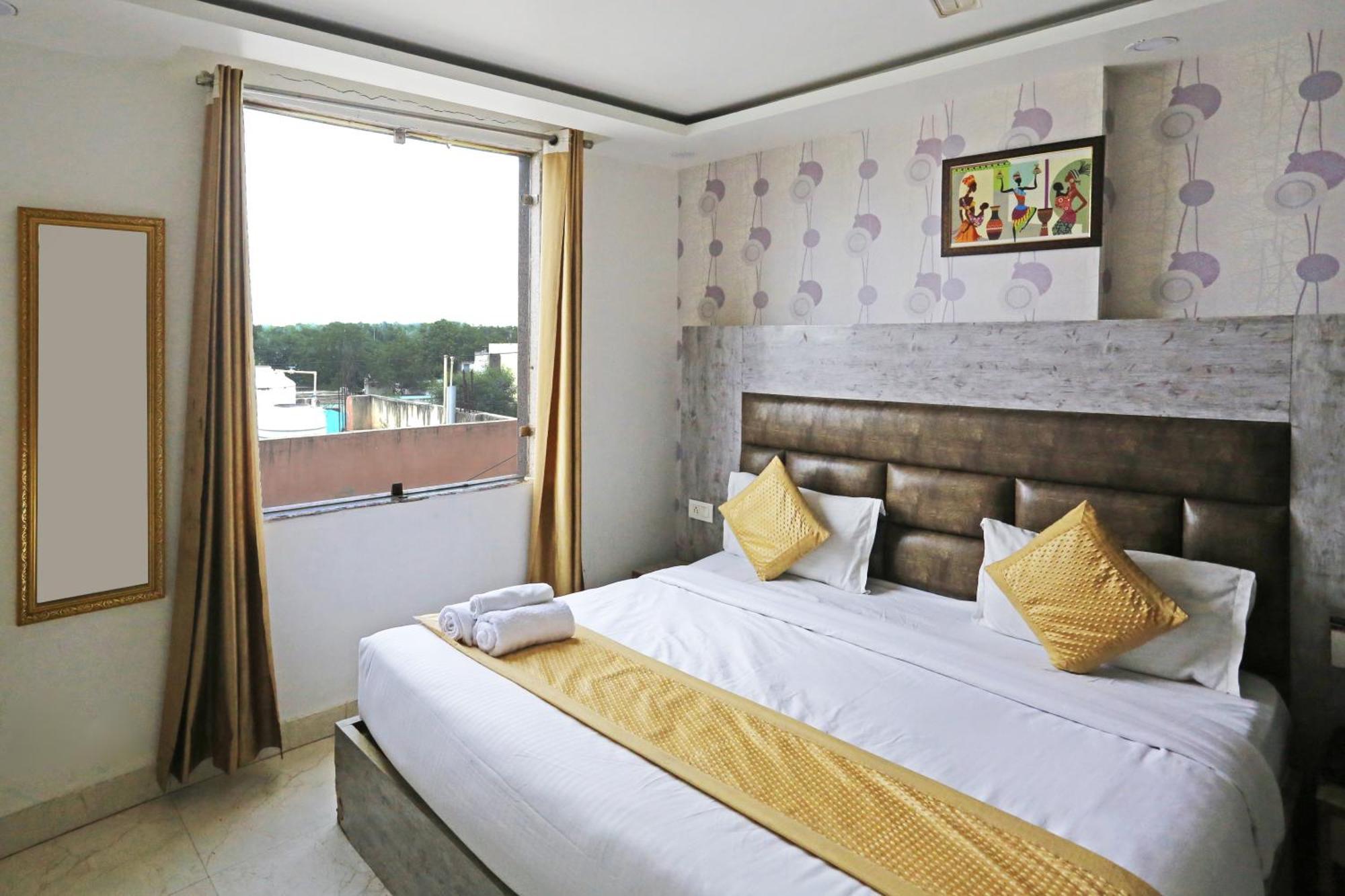 Hotel Broadway, Near Delhi Airport,