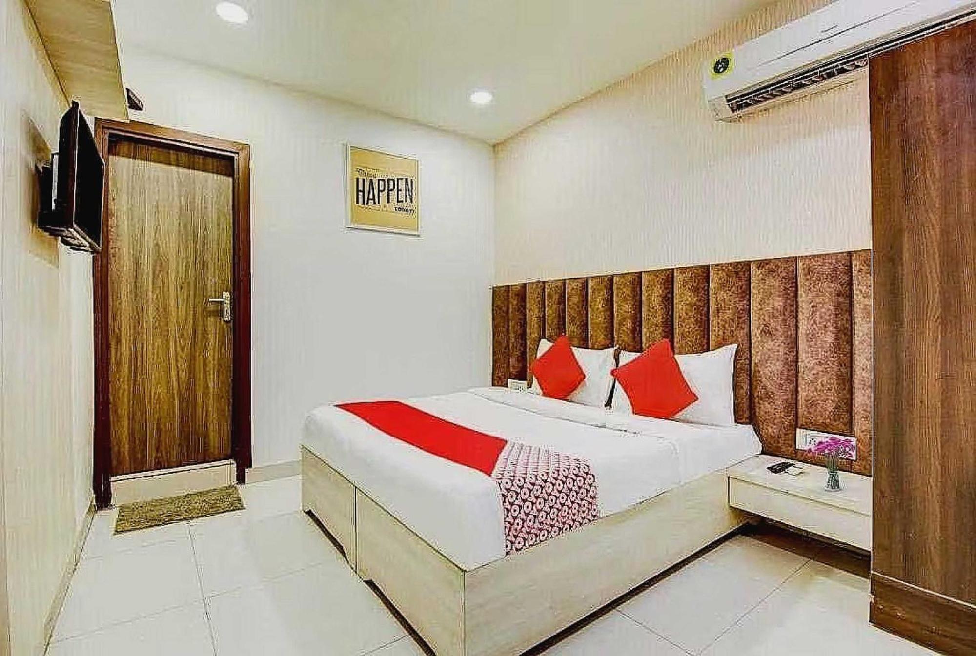 Hotel O Metro Near Gurudwara Shri Bangla Sahib 3*