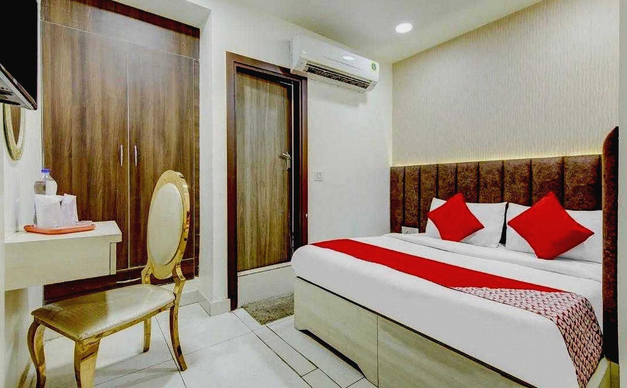 Hotel O Metro Near Gurudwara Shri Bangla Sahib Nova Deli