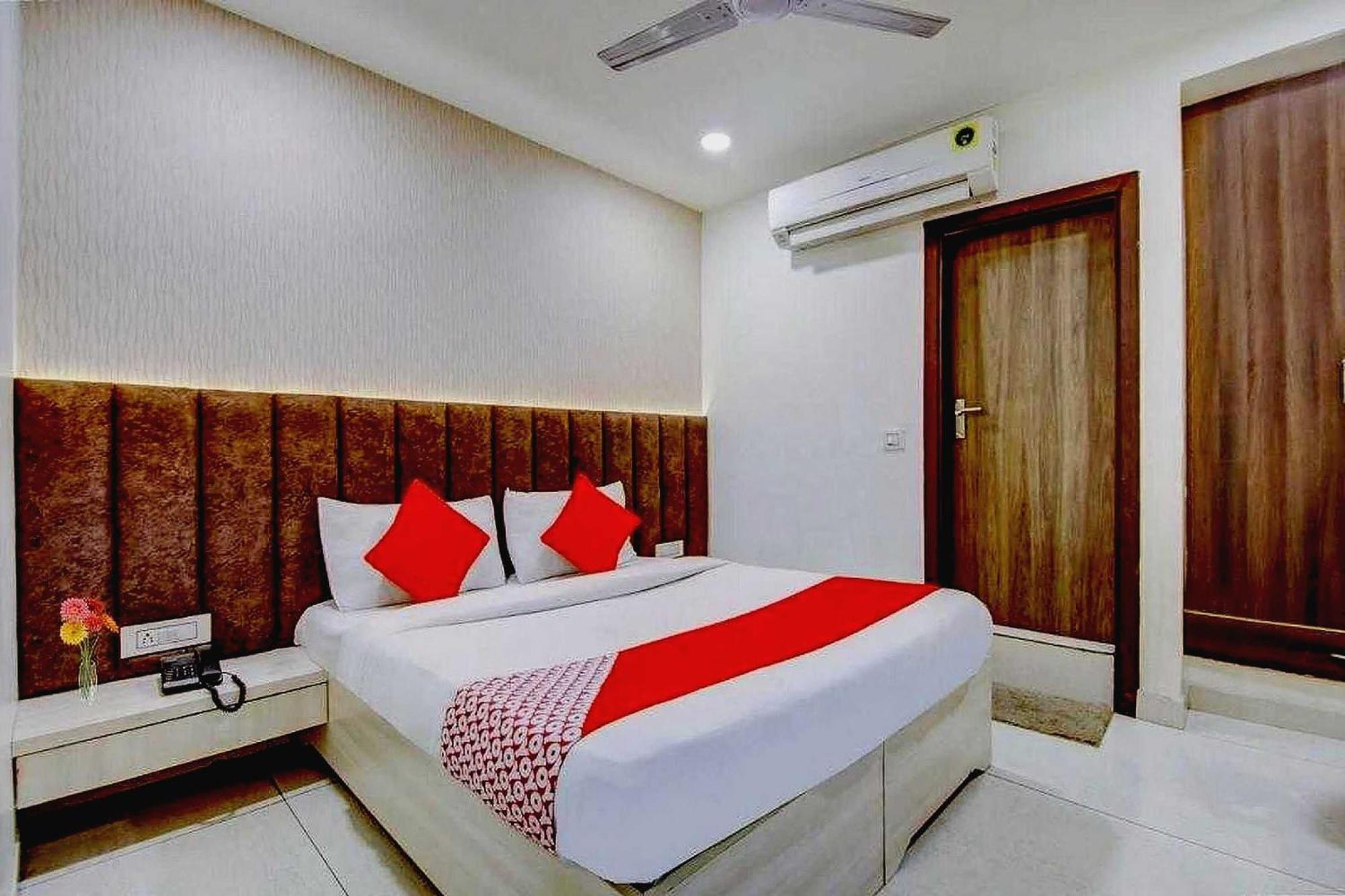 Hotel O Metro Near Gurudwara Shri Bangla Sahib