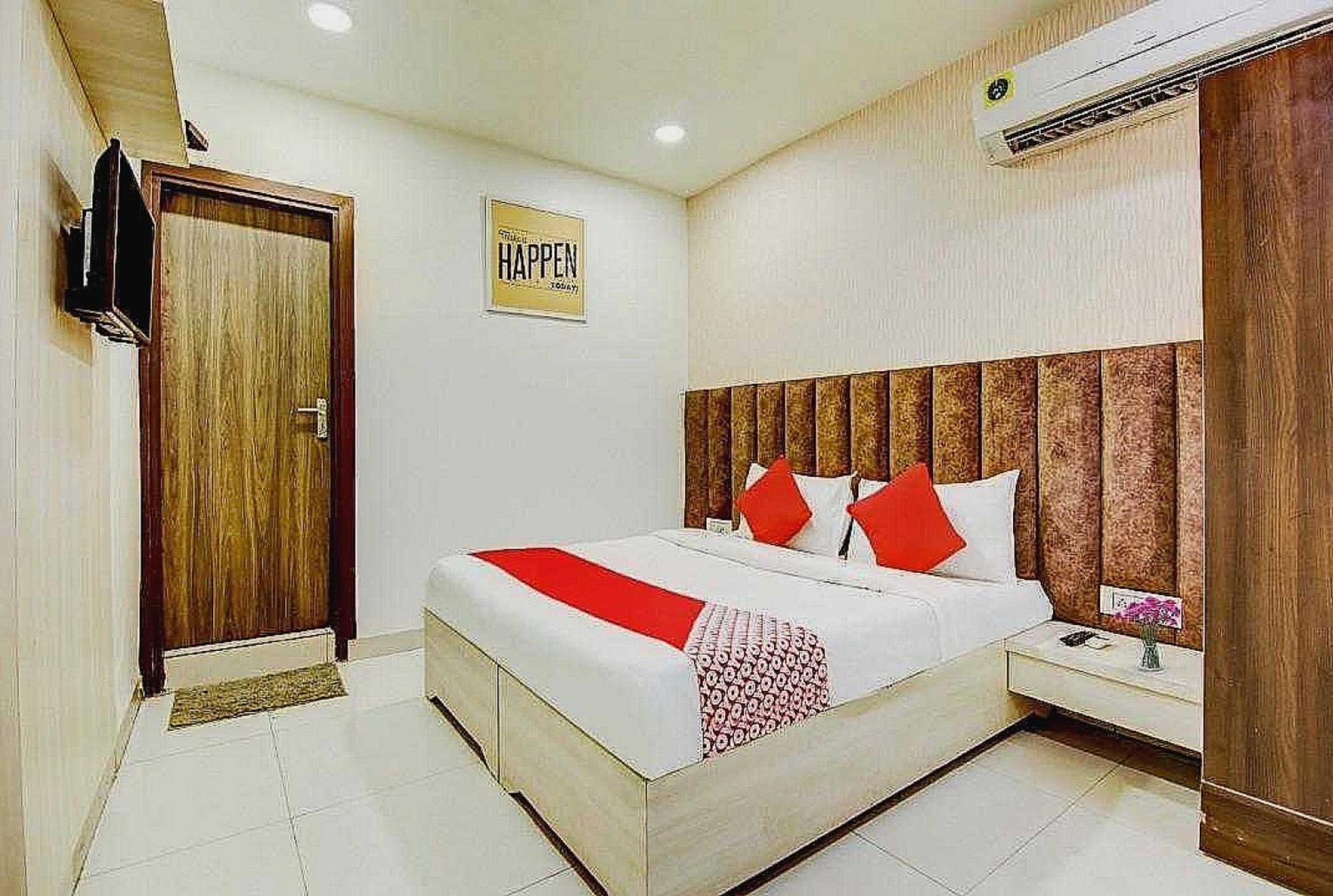 Hotel O Metro Near Gurudwara Shri Bangla Sahib 3*