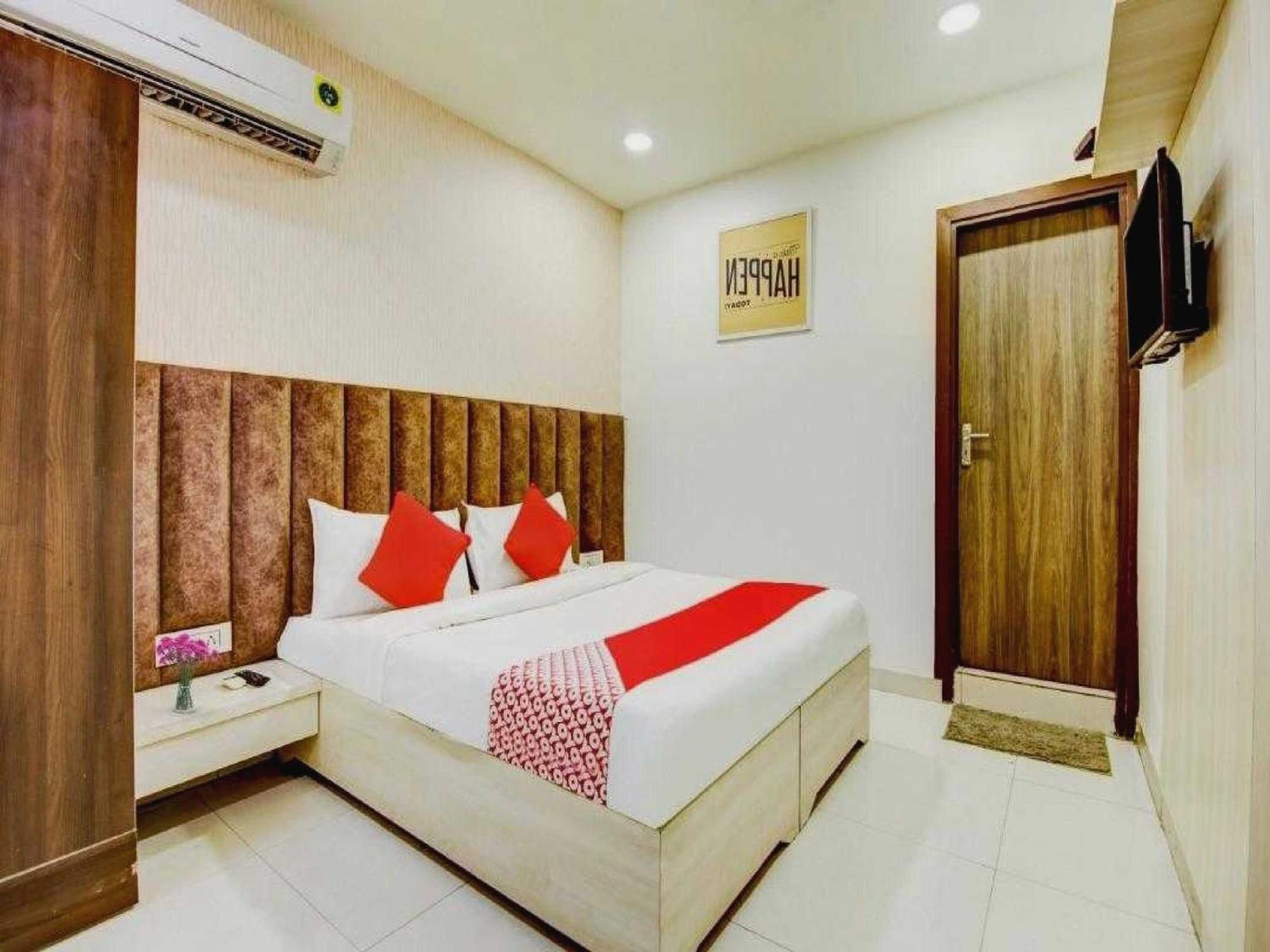 Hotel O Metro Near Gurudwara Shri Bangla Sahib