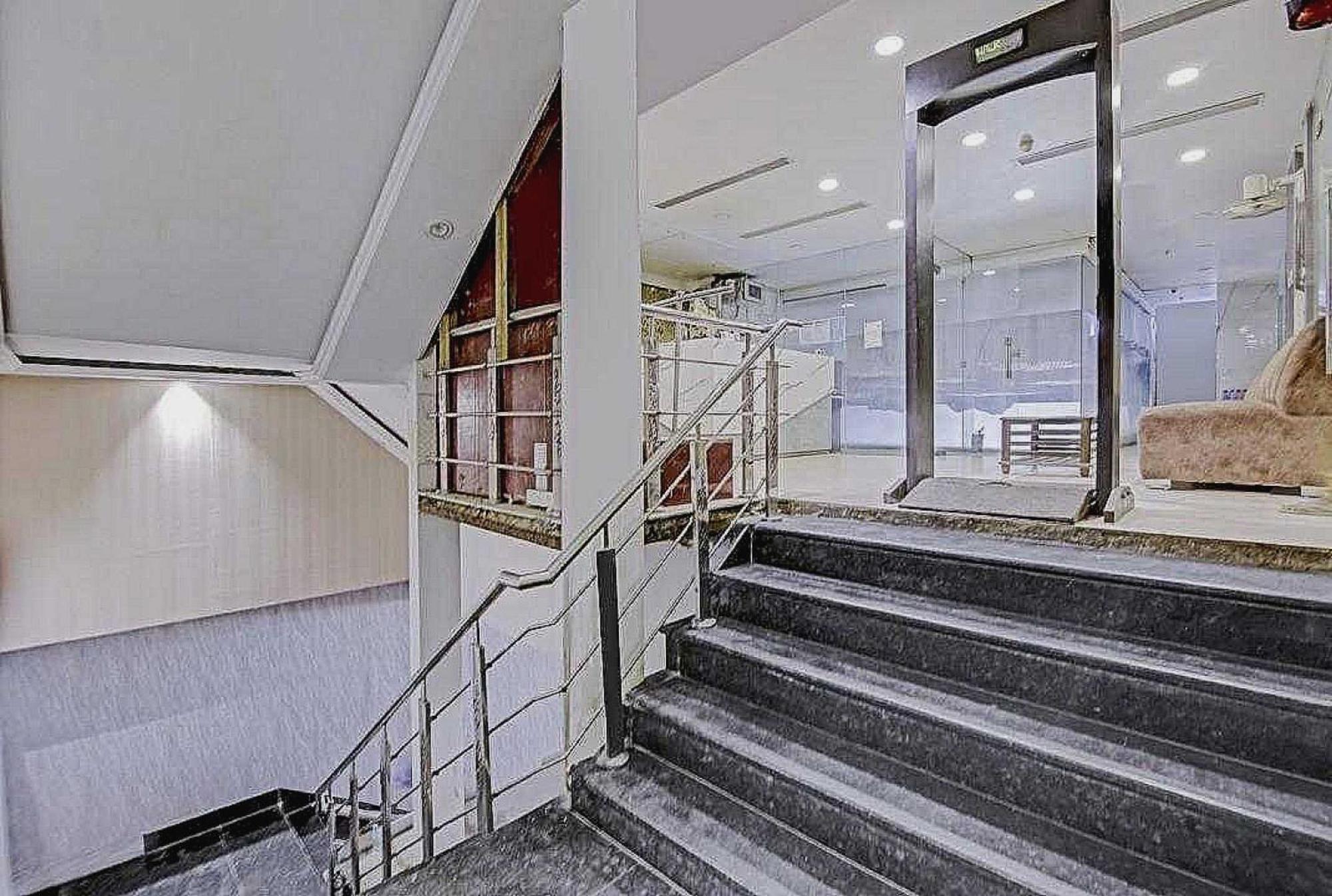 Hotel O Metro Near Gurudwara Shri Bangla Sahib