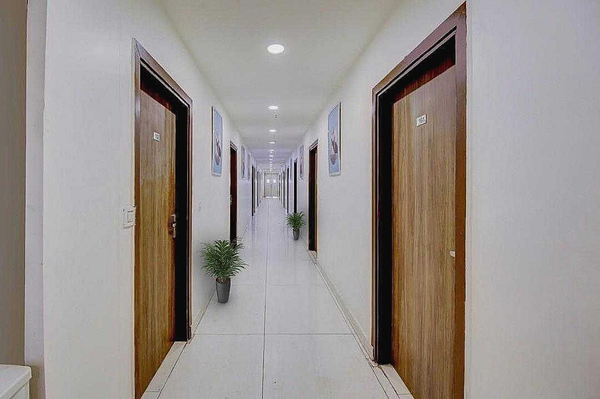O Metro Near Gurudwara Shri Bangla Sahib Hotel