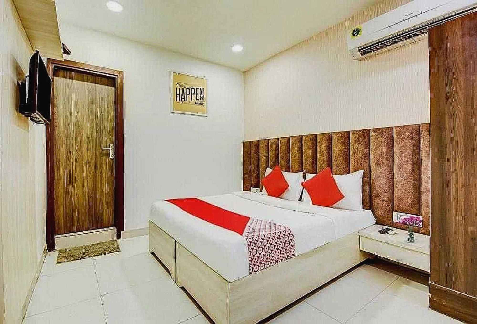 Hotel O Metro Near Gurudwara Shri Bangla Sahib 3*