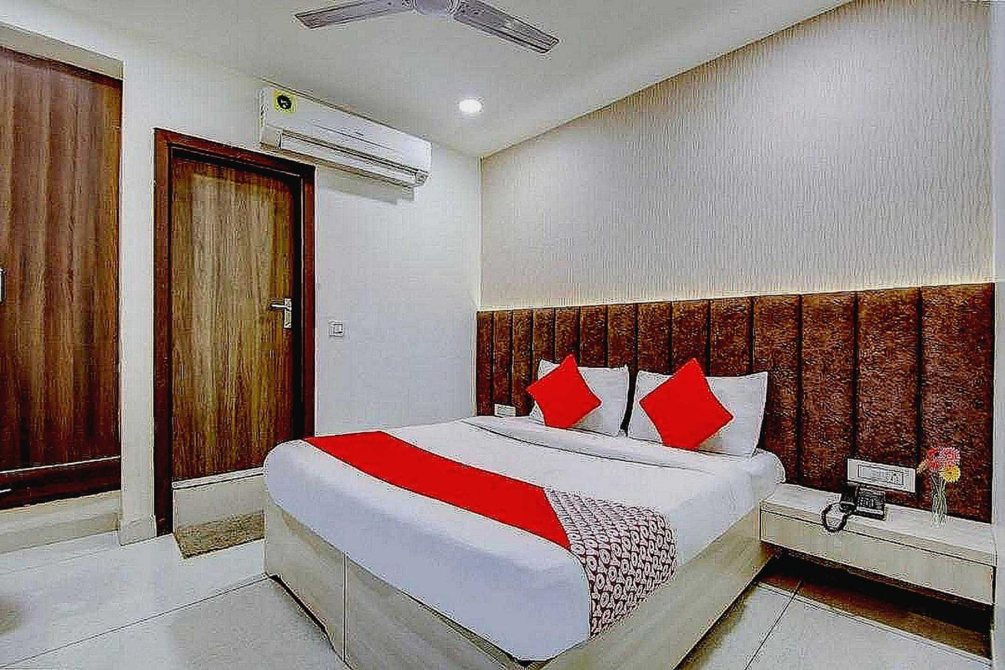 Hotel O Metro Near Gurudwara Shri Bangla Sahib