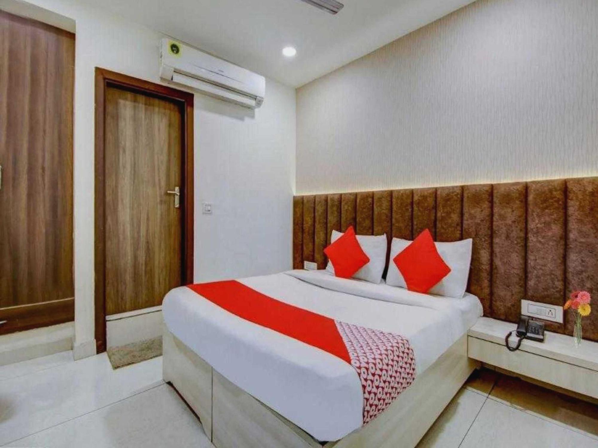 Hotel O Metro Near Gurudwara Shri Bangla Sahib Nova Deli