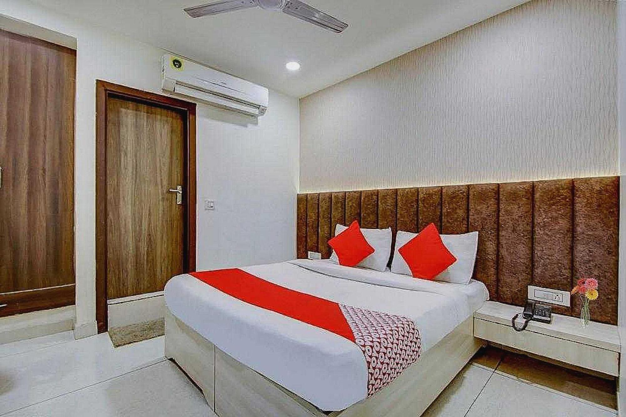 Hotel O Metro Near Gurudwara Shri Bangla Sahib