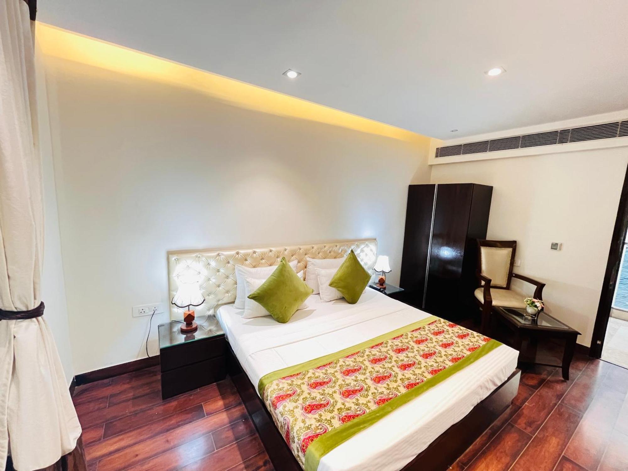 Aura Ip Grand Karkardooma Metro Station Couple Friendly Hotel