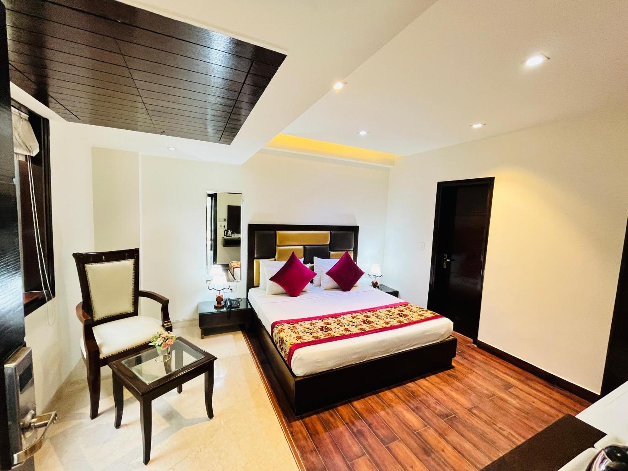 Aura Ip Grand Karkardooma Metro Station Couple Friendly Hotel 3*