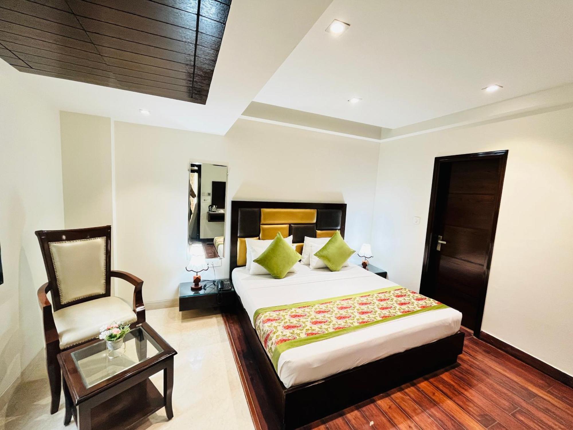 Hotel Aura Ip Grand Karkardooma Metro Station Couple Friendly