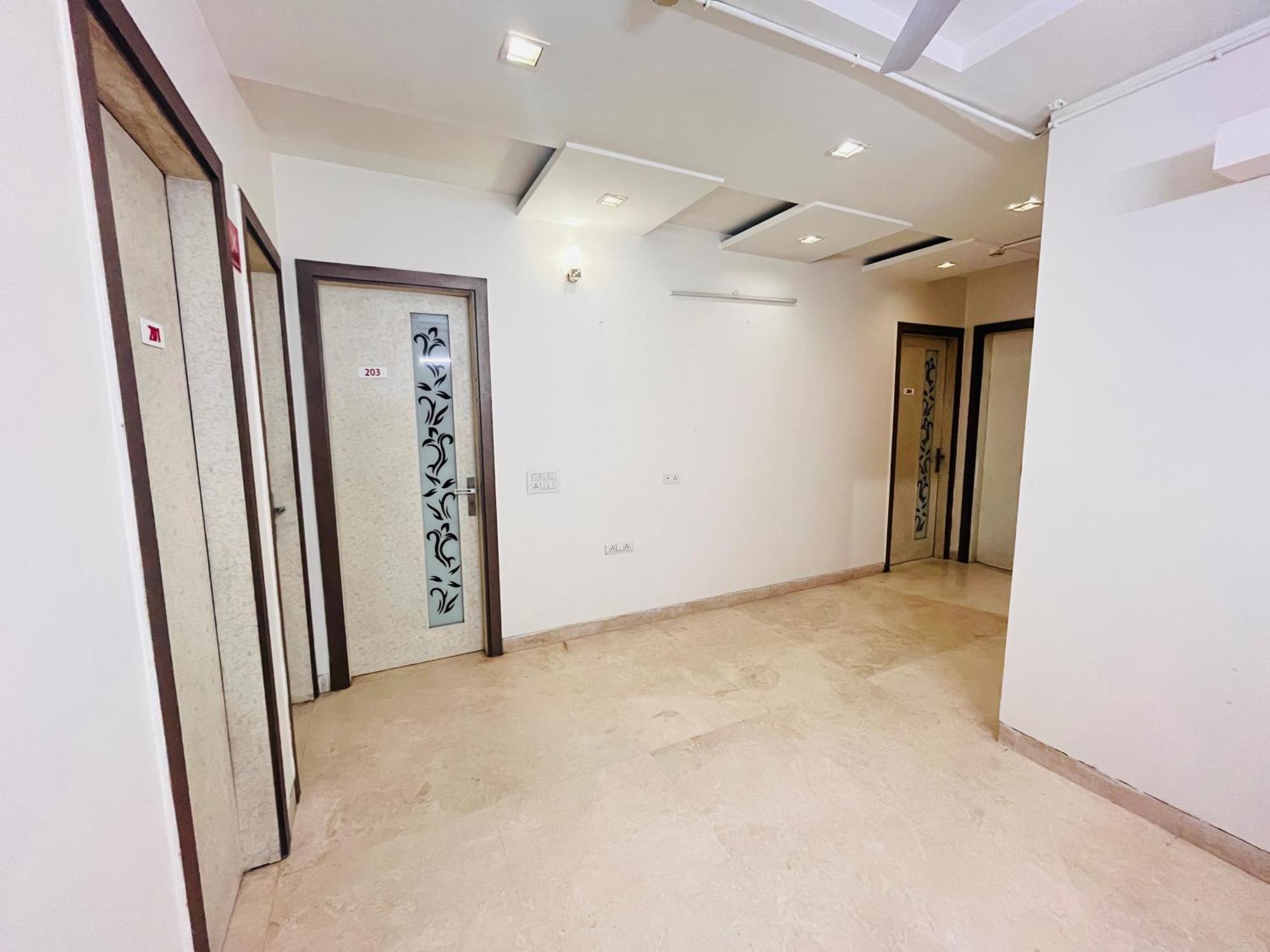 Park Pride Pitampura New Delhi, Couple Friendly Bed & Breakfast
