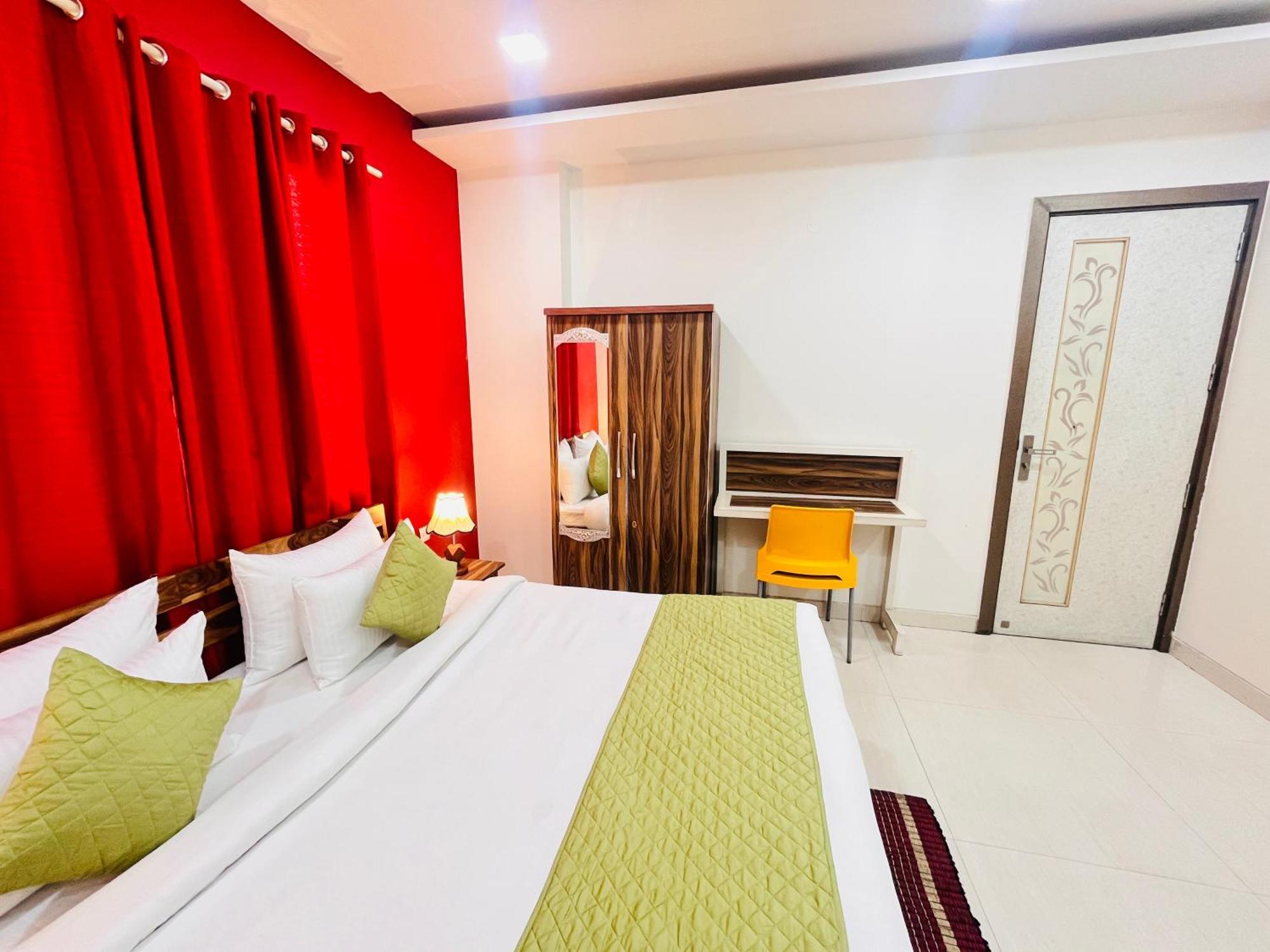 Park Pride Pitampura New Delhi, Couple Friendly Bed & Breakfast