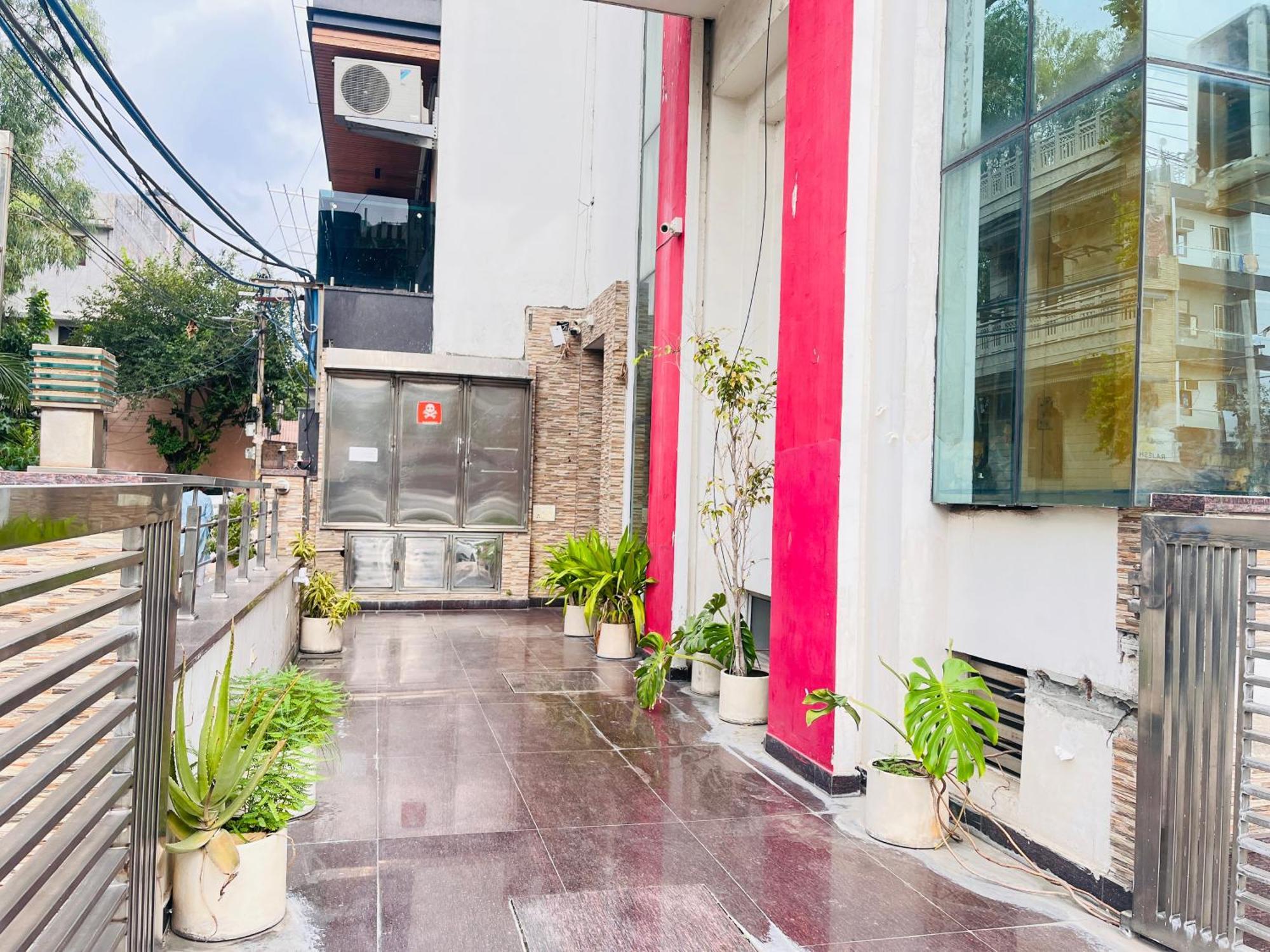 Park Pride Pitampura New Delhi, Couple Friendly *
