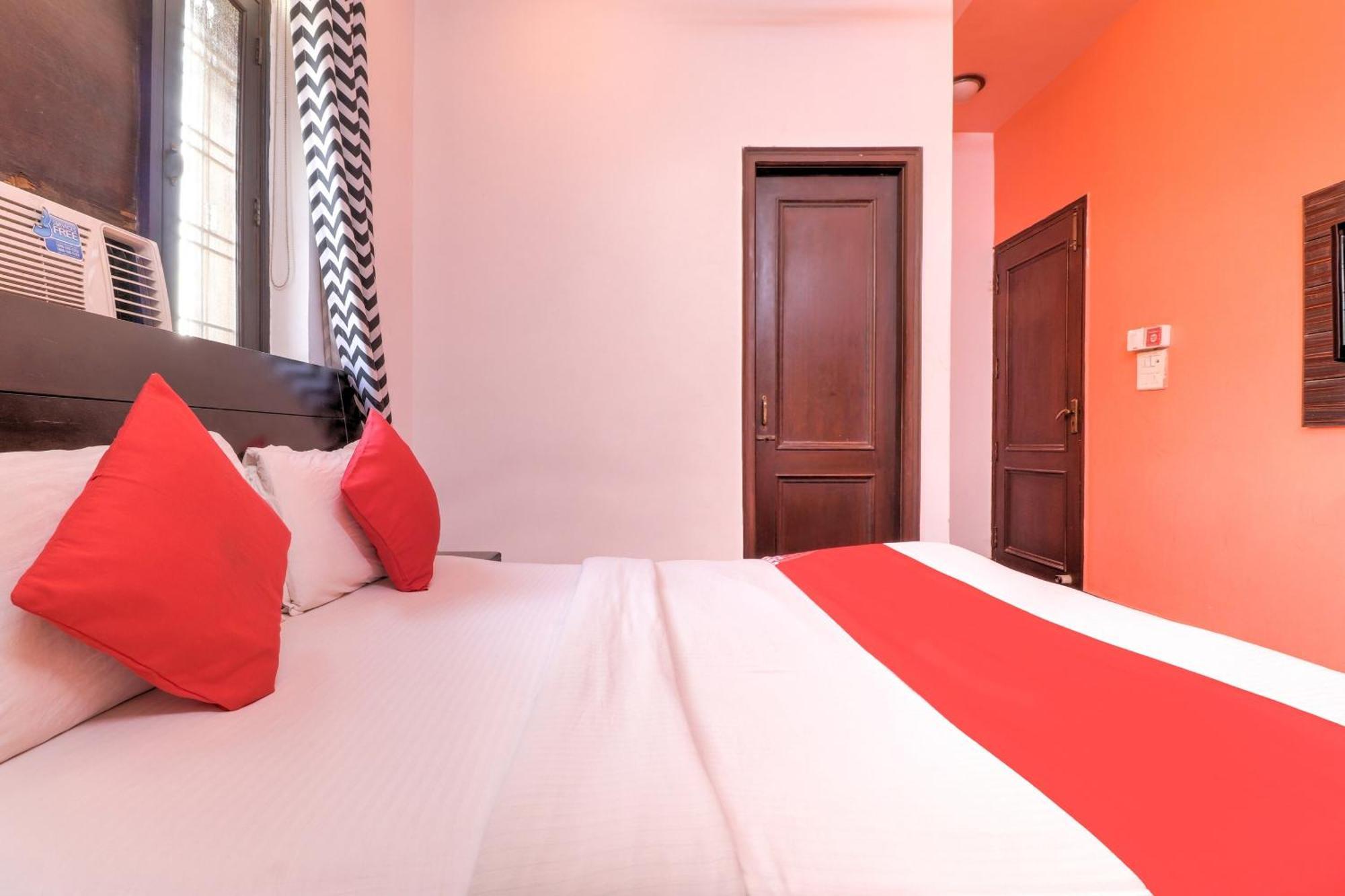 Hotel O Near Nizanuddin New Delhi