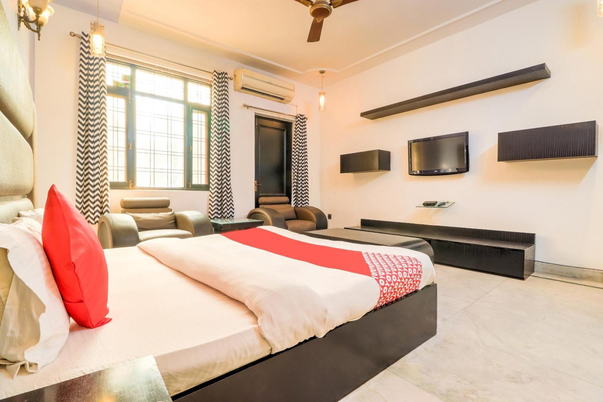 O Near Nizanuddin Hotel