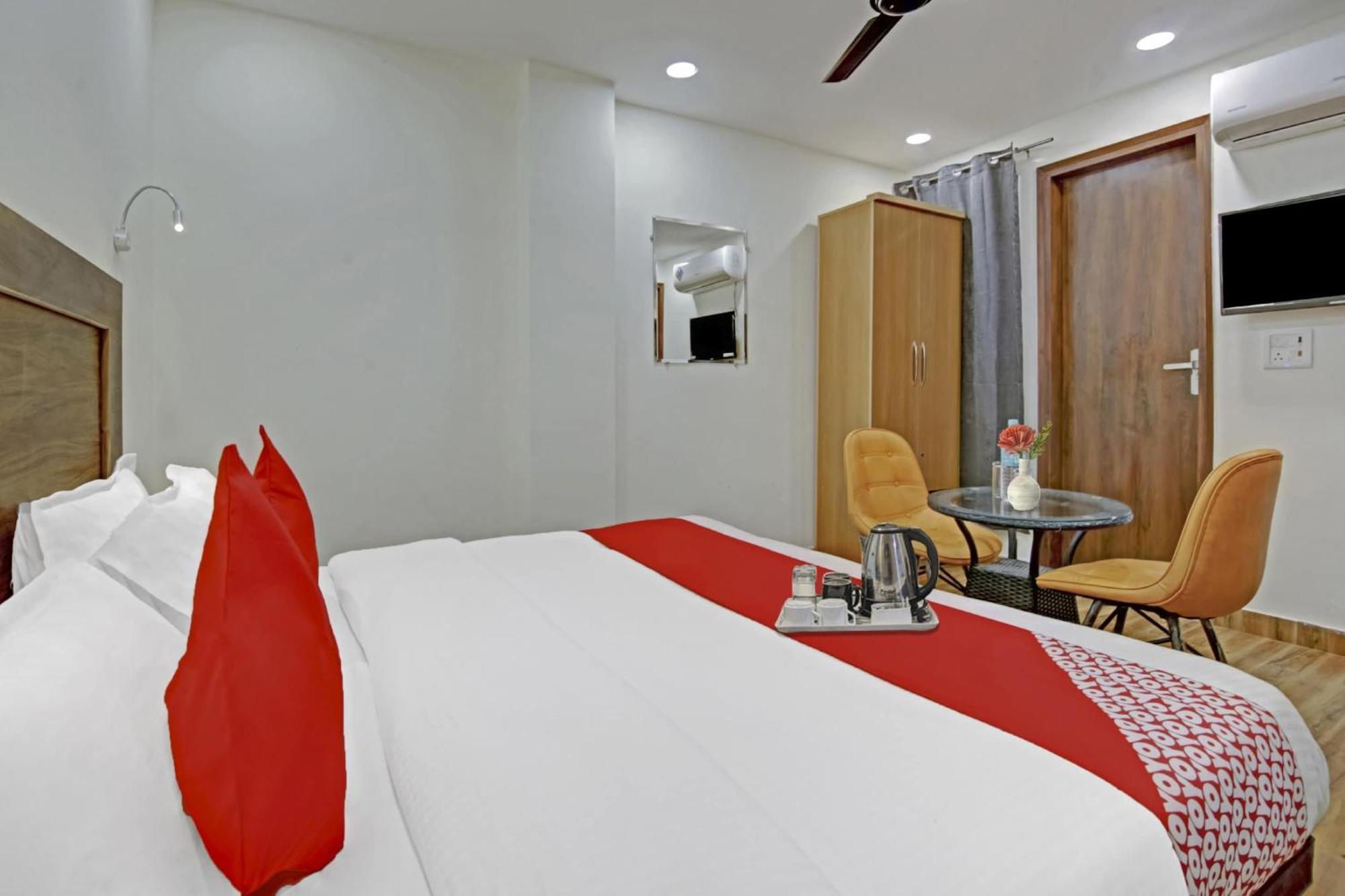 Hotel Hotel O Santosh Residency New Delhi