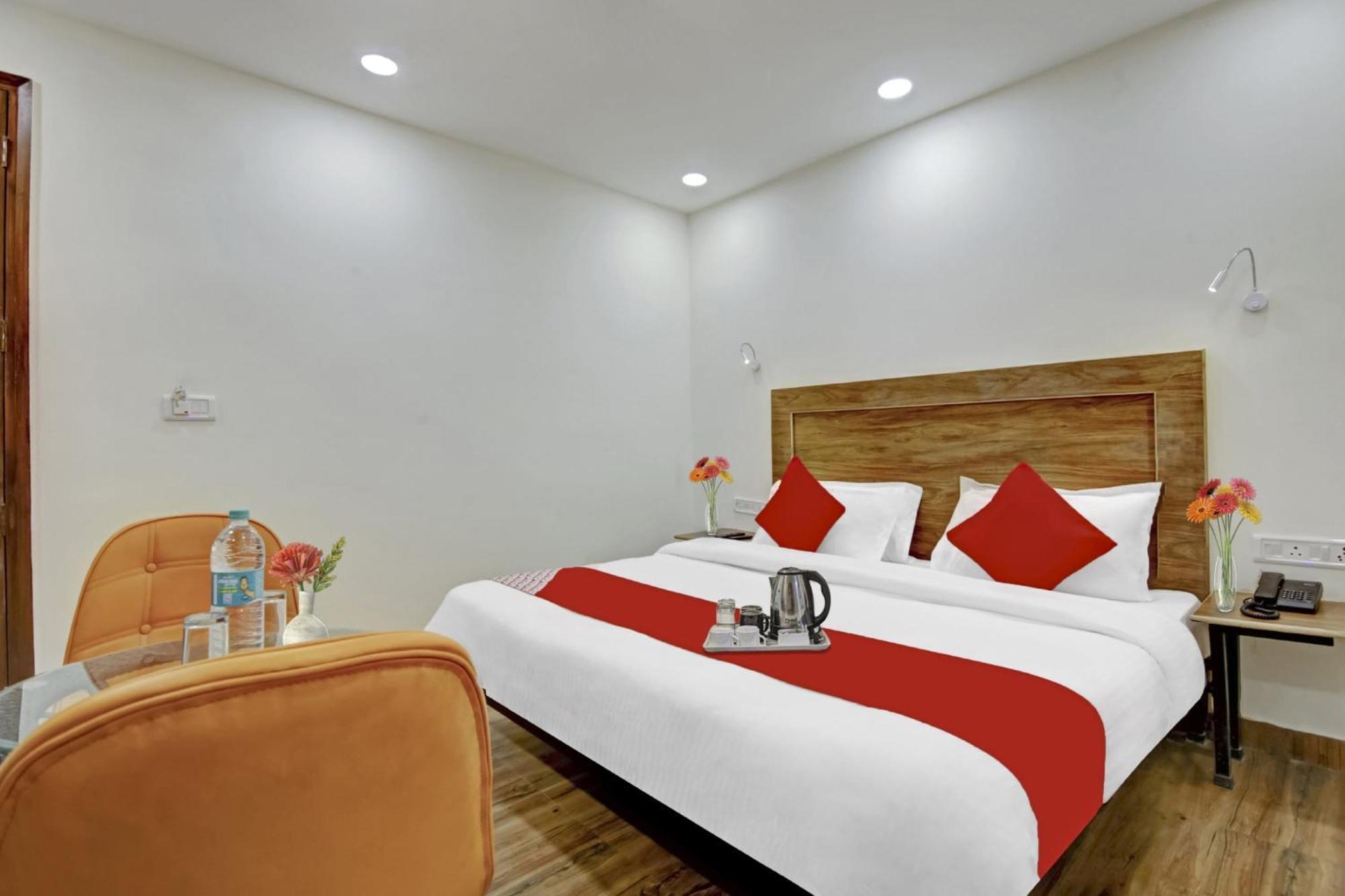 Hotel O Santosh Residency 3*