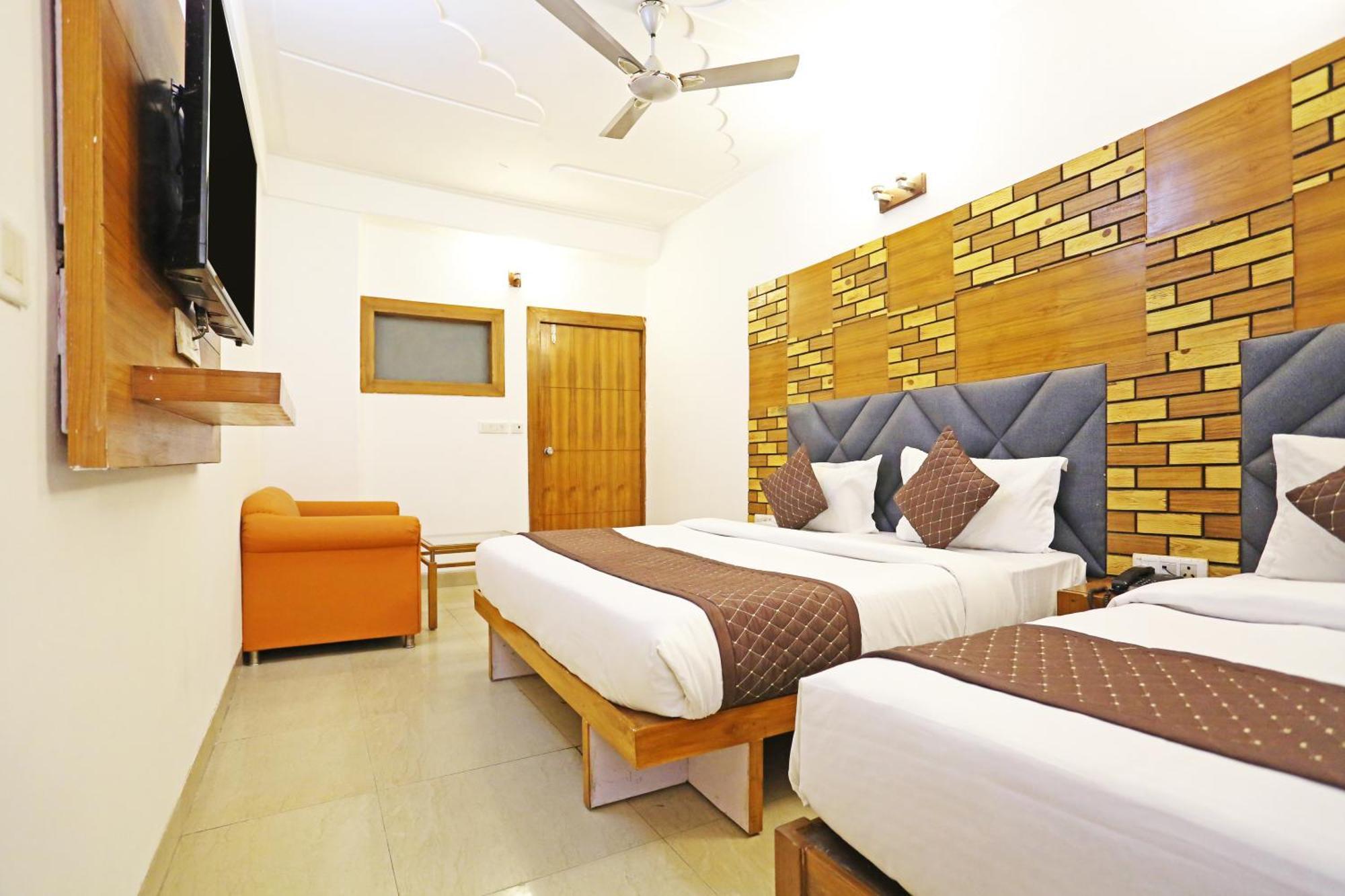 Ambrosia - Near Delhi Airport Hotel 3*