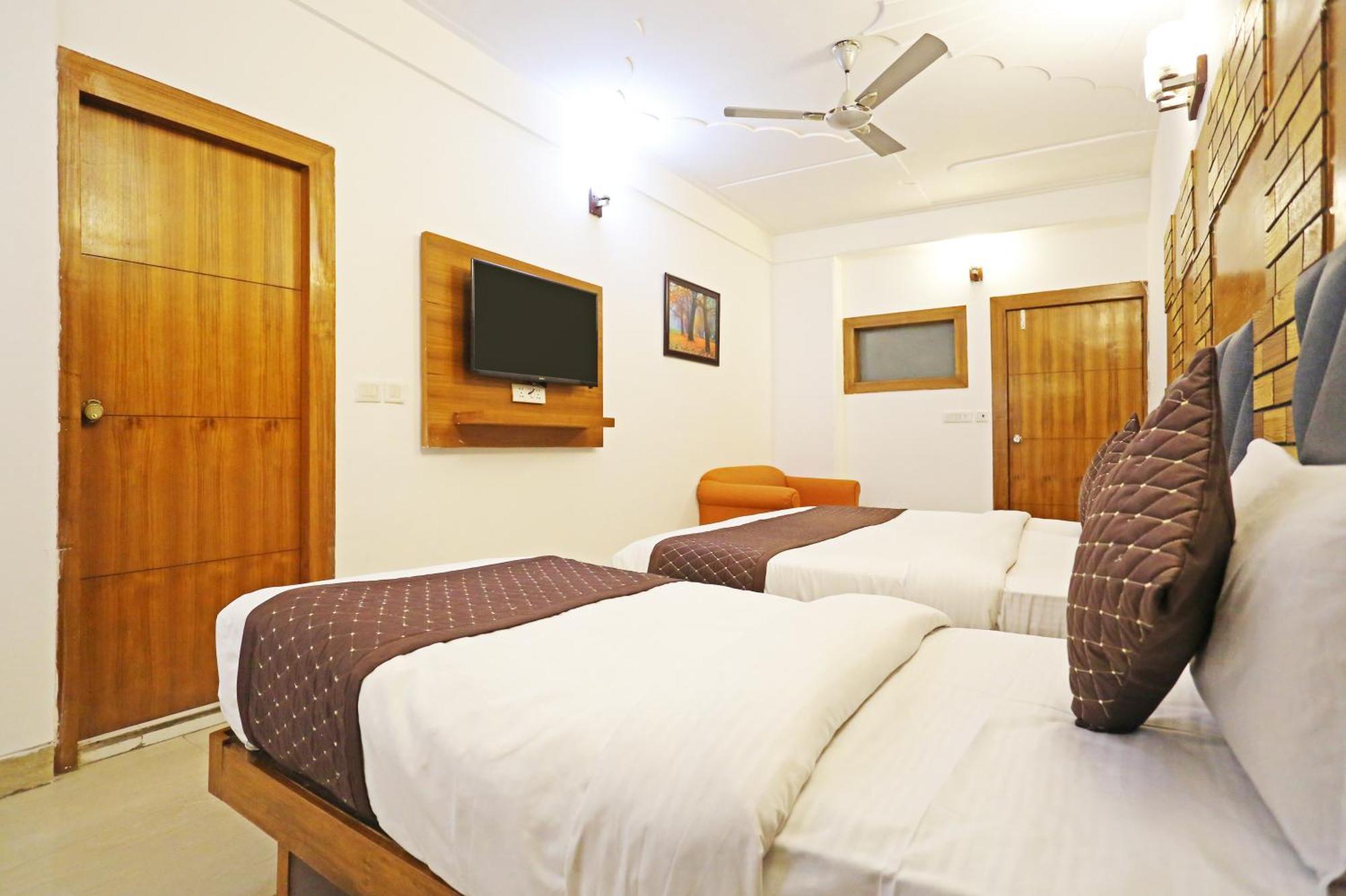 Hotel Ambrosia - Near Delhi Airport 3*