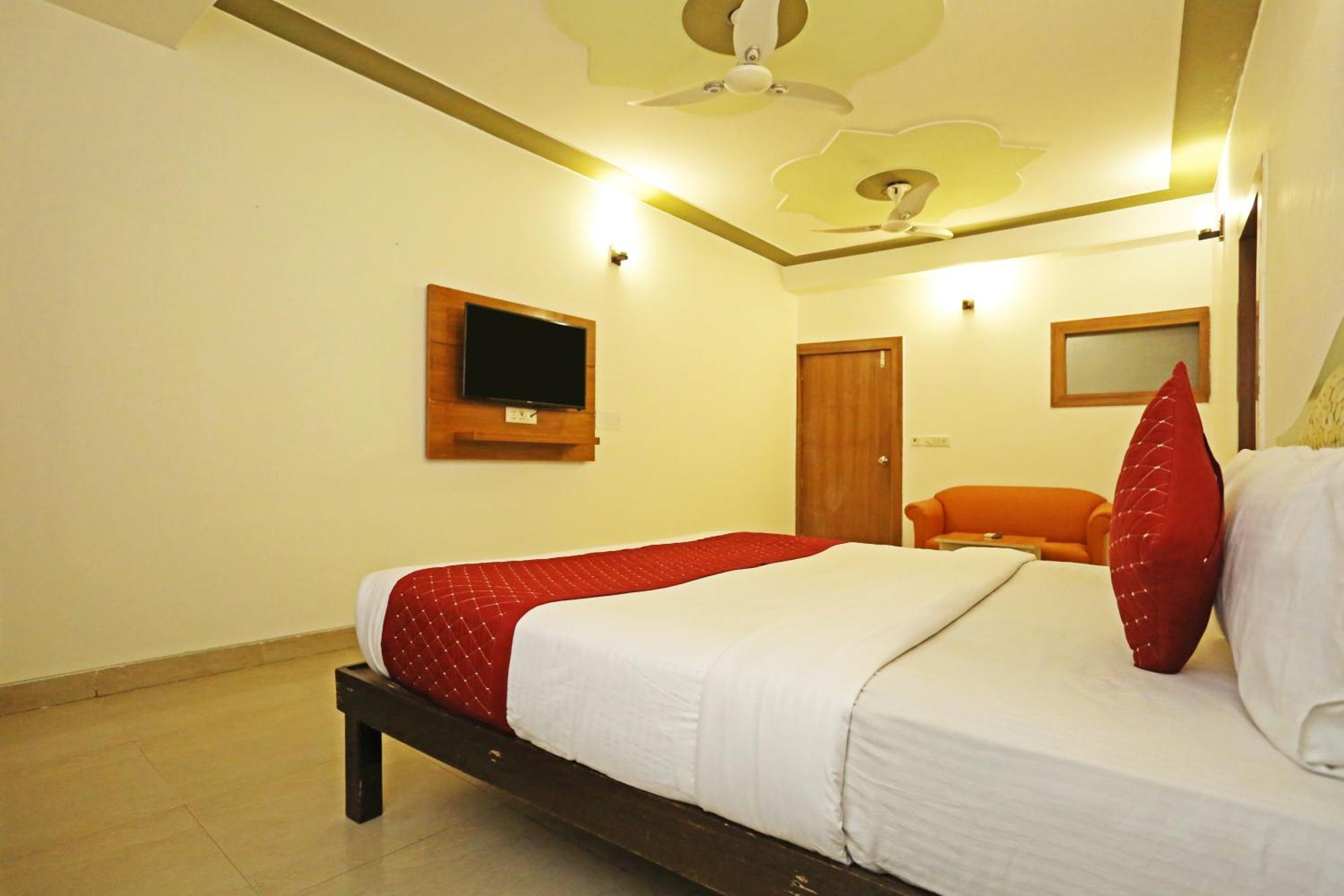 Ambrosia - Near Delhi Airport Hotel 3*