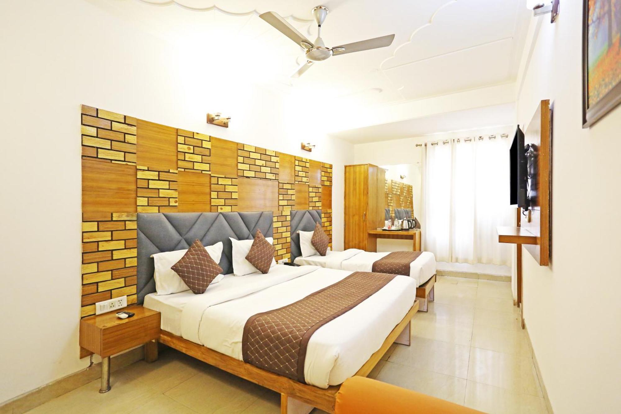 Hotel Ambrosia - Near Delhi Airport 3*
