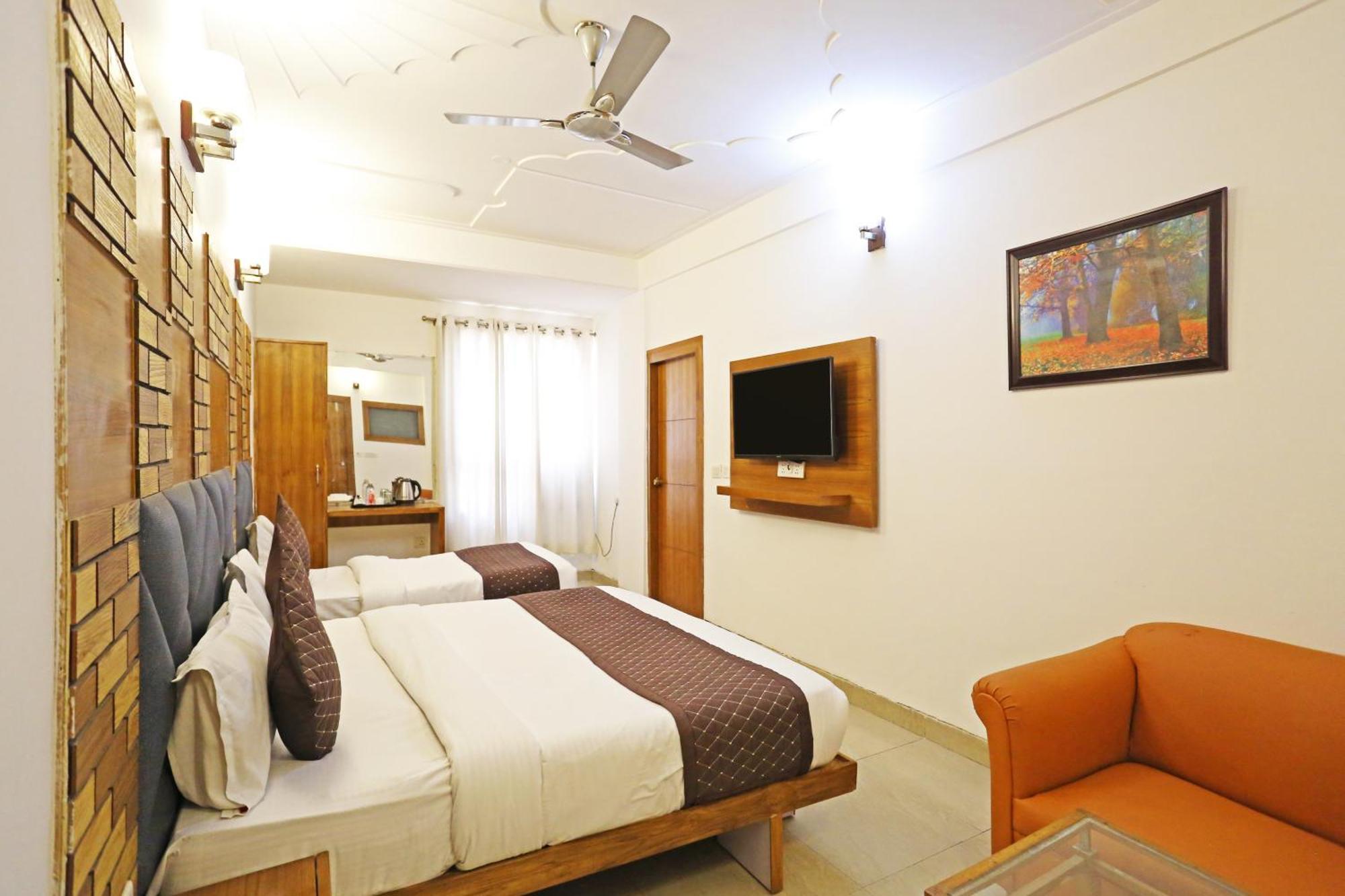 Ambrosia - Near Delhi Airport Hotel 3*