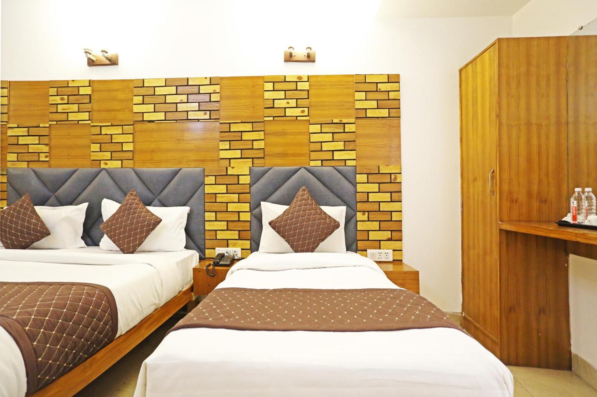Hotel Ambrosia - Near Delhi Airport 3*