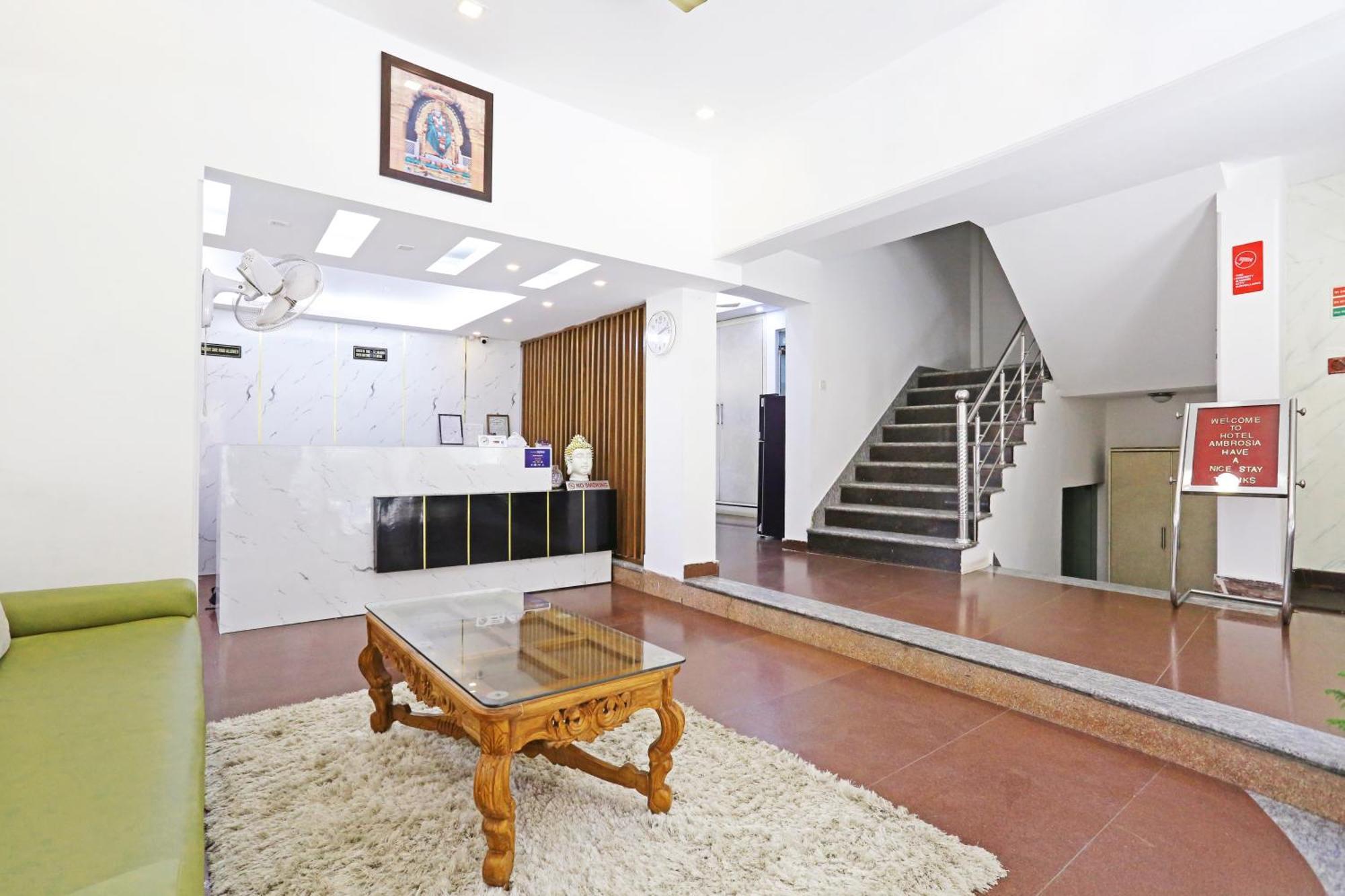 Hotel Ambrosia - Near Delhi Airport 3*