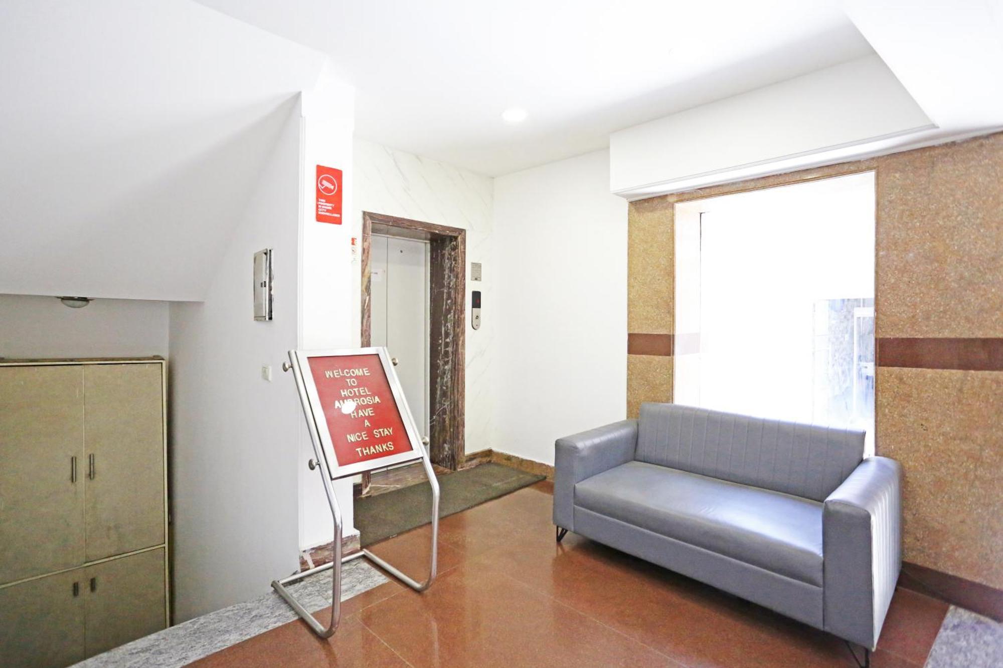 Ambrosia - Near Delhi Airport 3*